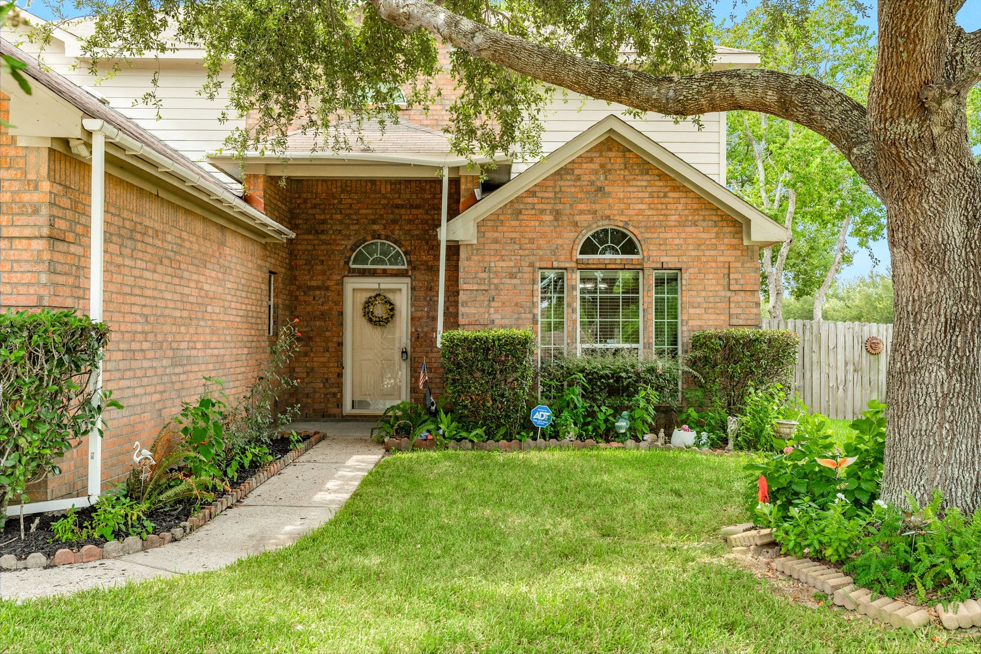 201 N Golden Oak Drive, Texas City, TX 77591 201 N Golden Oak Drive, Texas City, TX 77591