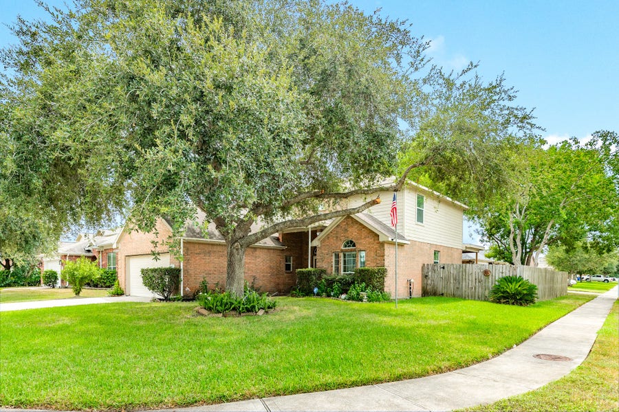 Property photo for 201 N Golden Oak Drive, Texas City, TX