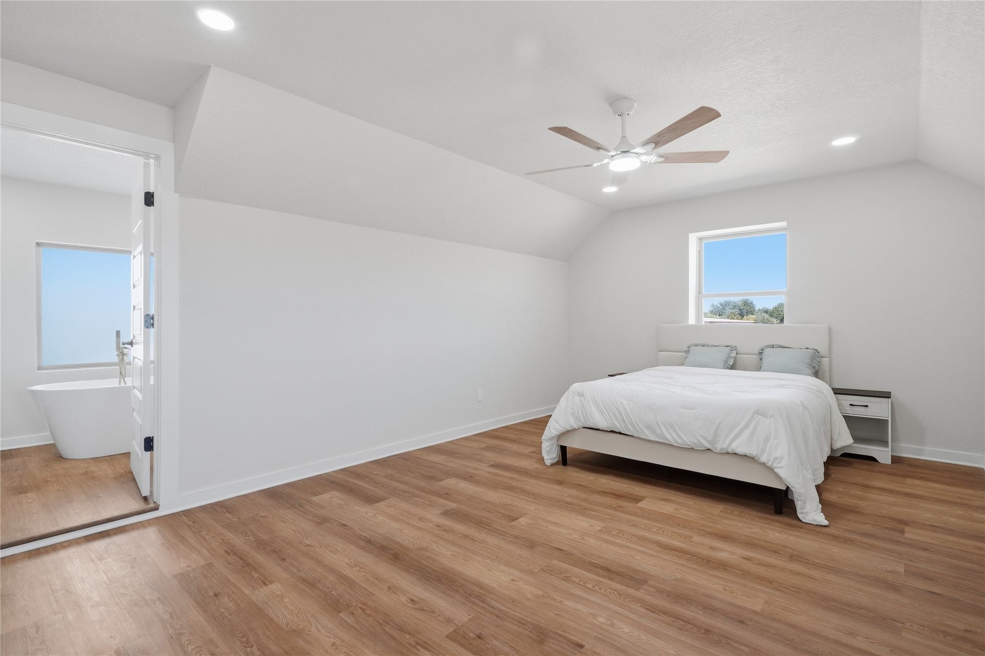 4918 Farmer Road, Alvin, TX 77511