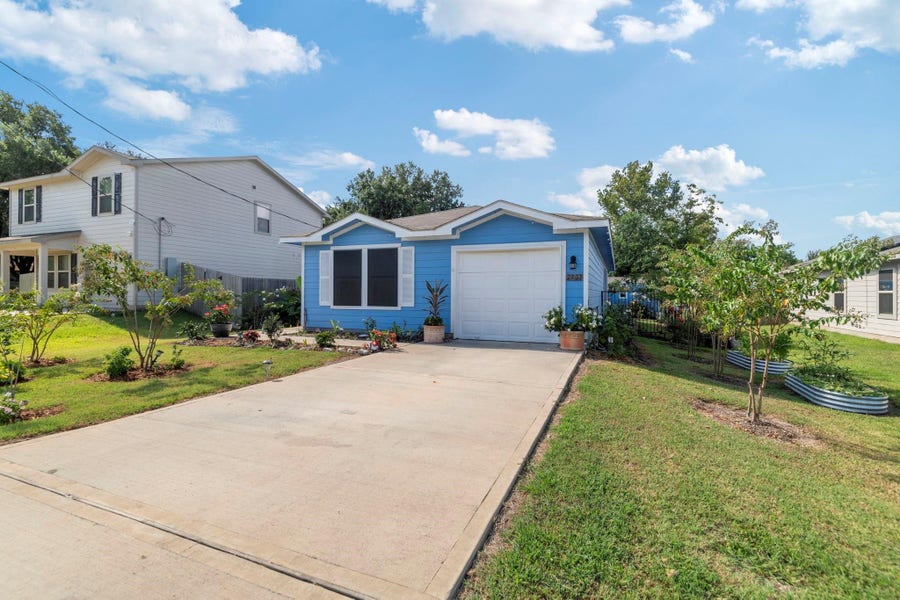 Property photo for 2707 Center Street, Waller, TX