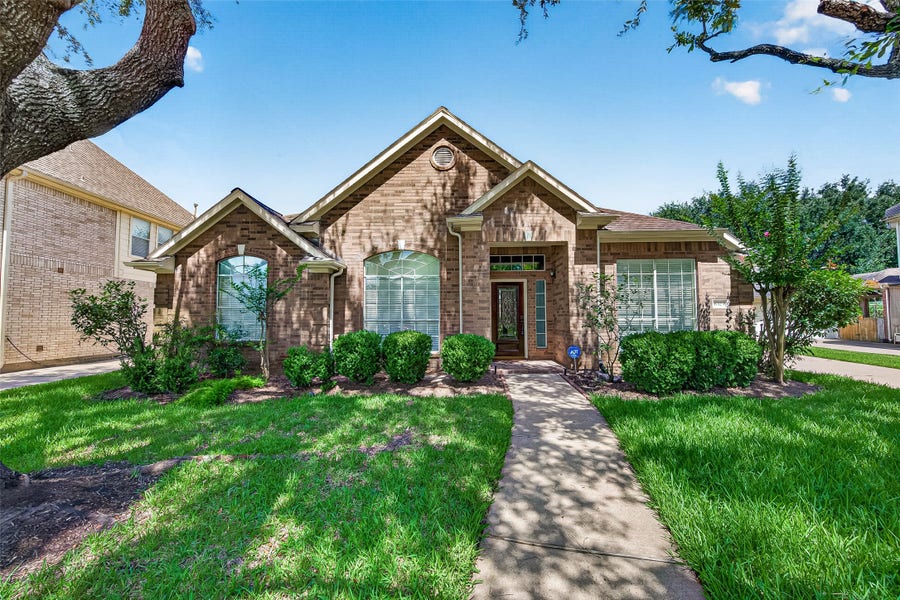 Property photo for 6323 Echo Lakes Lane, Missouri City, TX