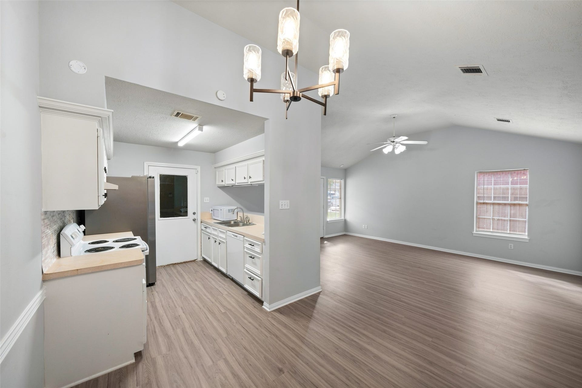 1725 Hazelwood Drive, Conroe, TX 77301 1725 Hazelwood Drive, Conroe, TX 77301