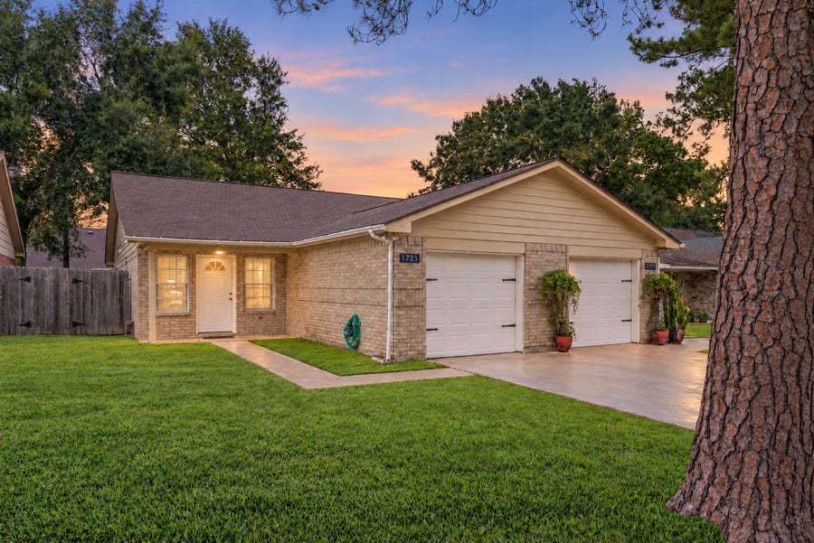 Property photo for 1725 Hazelwood Drive, Conroe, TX