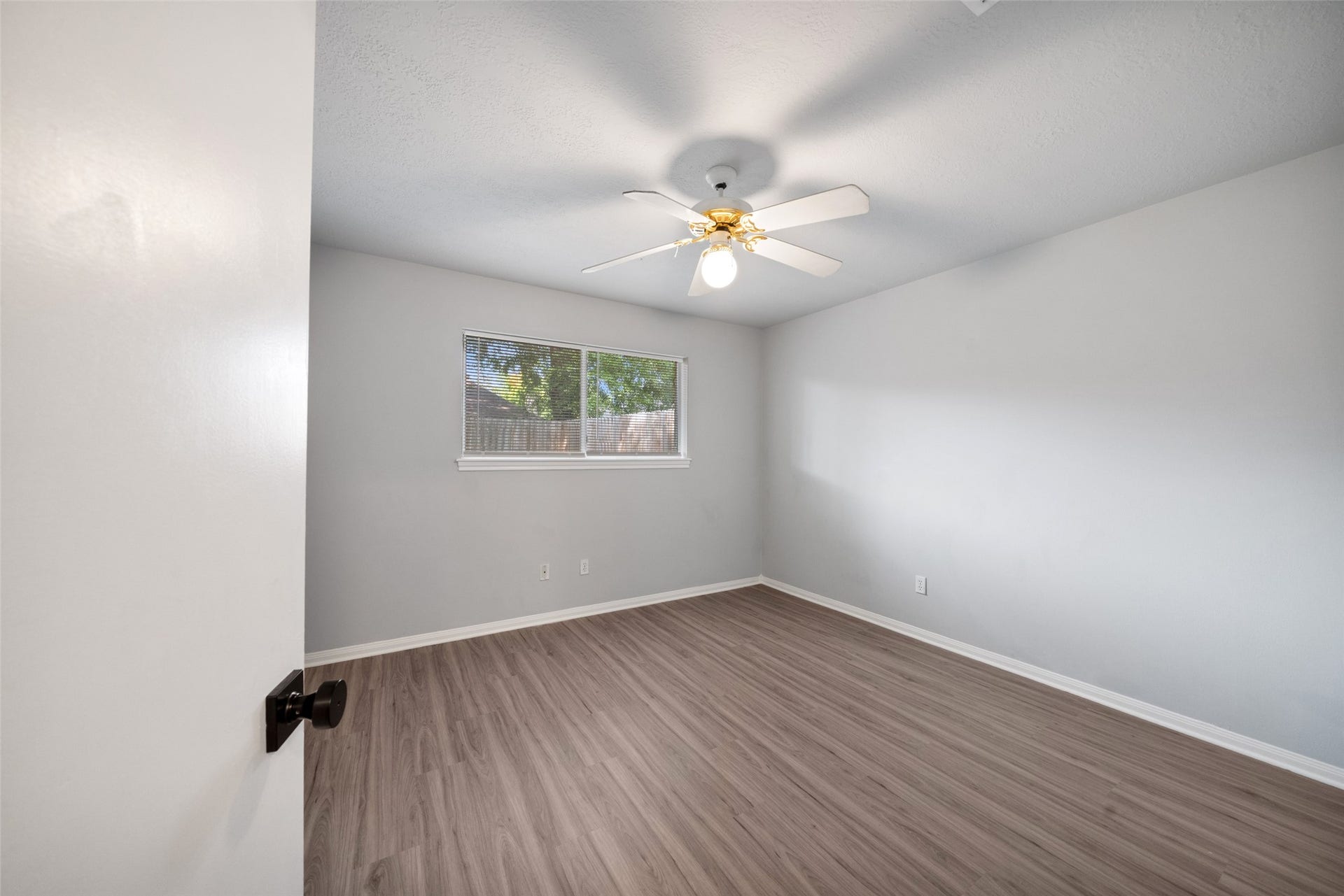 1725 Hazelwood Drive, Conroe, TX 77301 1725 Hazelwood Drive, Conroe, TX 77301