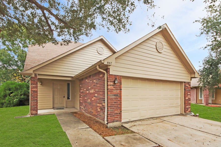 Property photo for 807 Sycamore Ridge Lane, Houston, TX