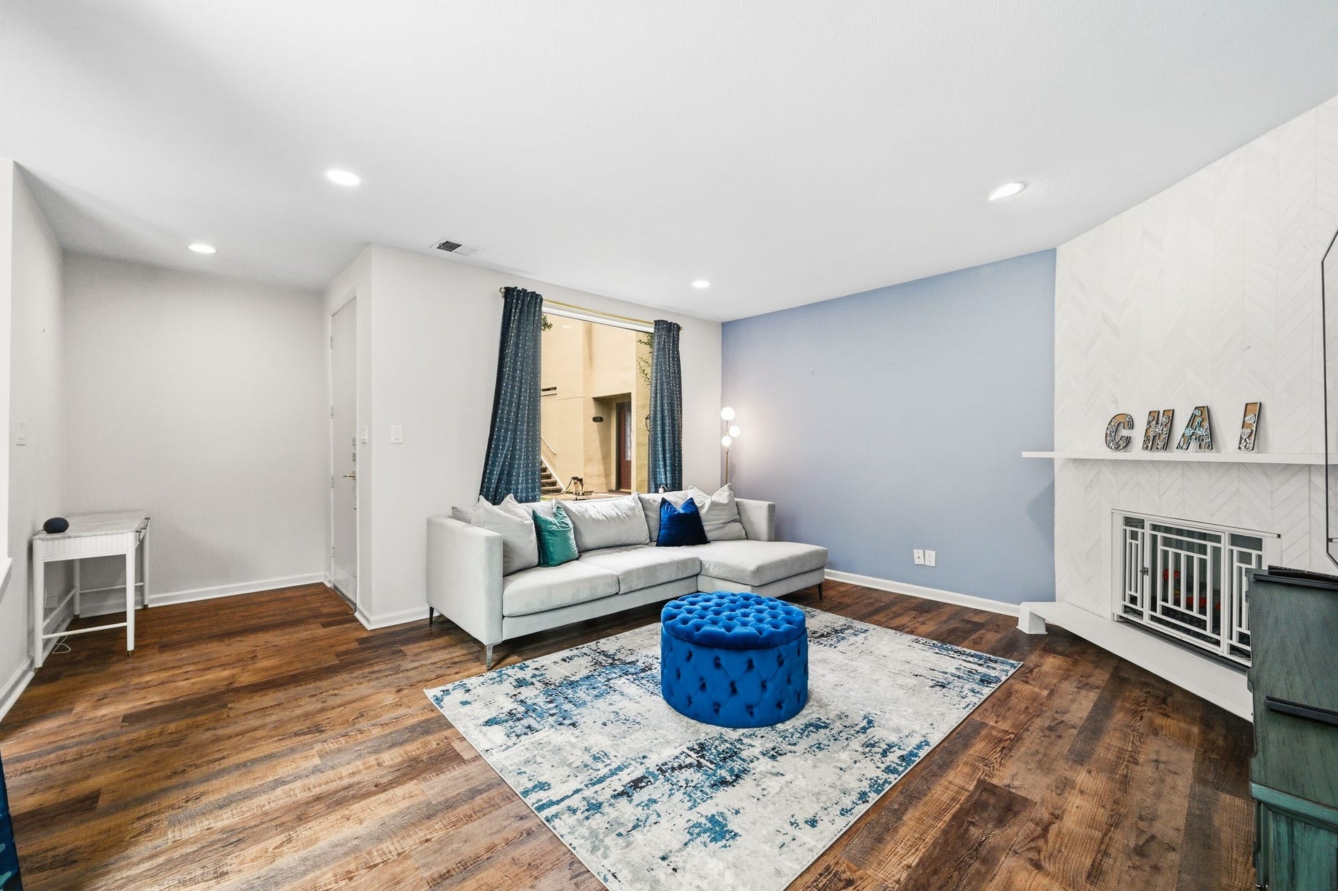 1116 Bering Drive, #25, Houston, TX 77057 Living Room