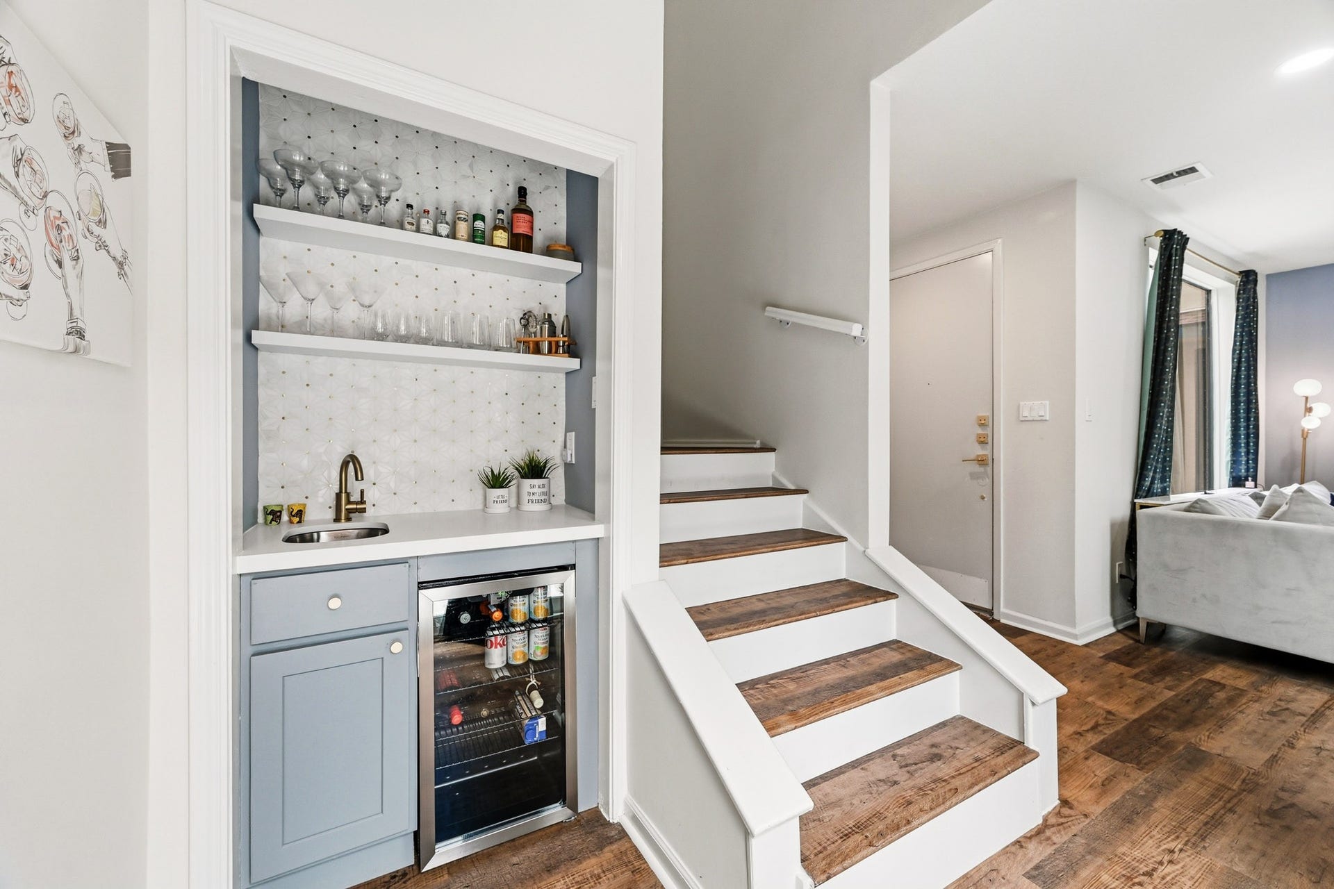 1116 Bering Drive, #25, Houston, TX 77057 Staircase + Wet Bar
