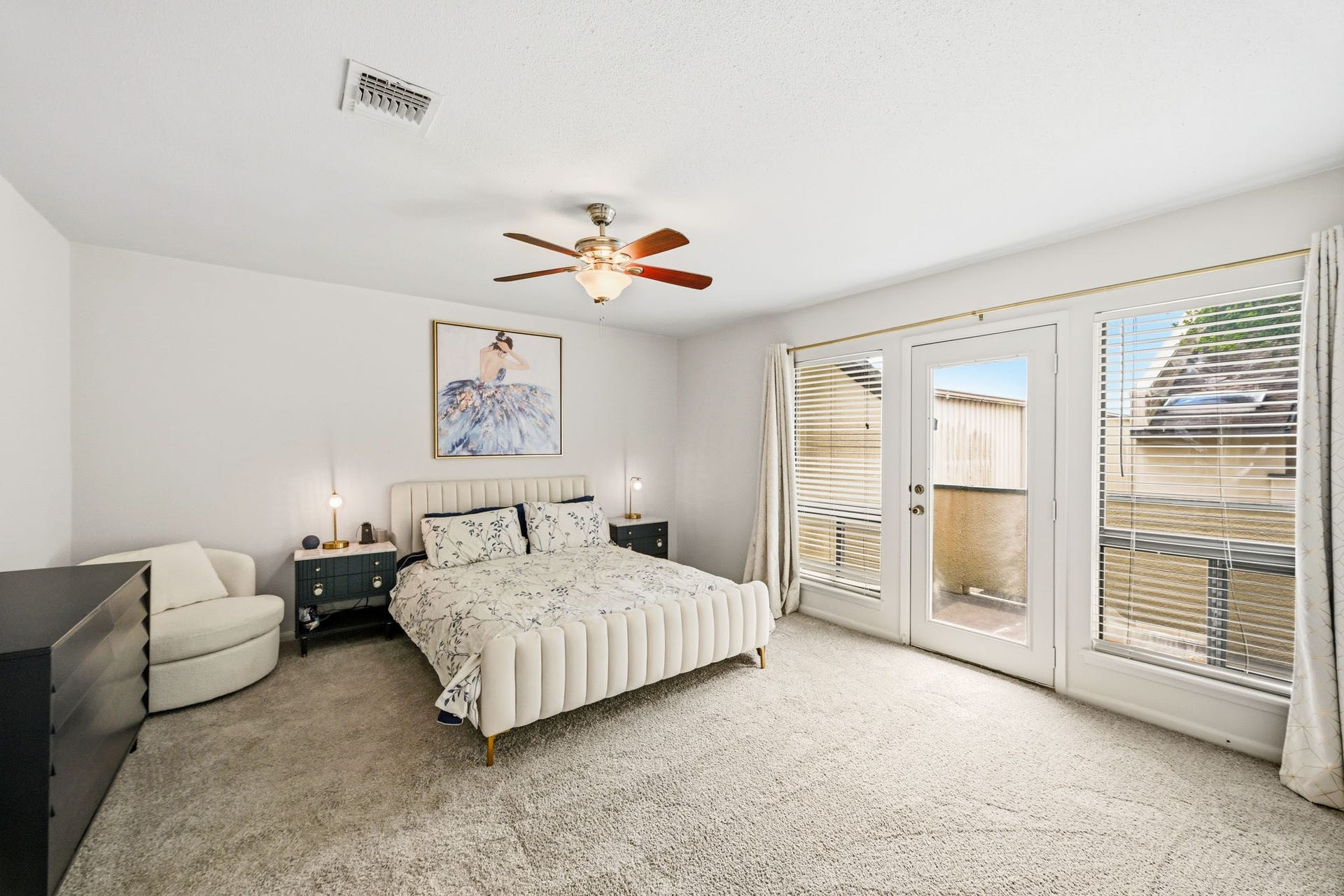 1116 Bering Drive, #25, Houston, TX 77057 Primary Bedroom w Balcony