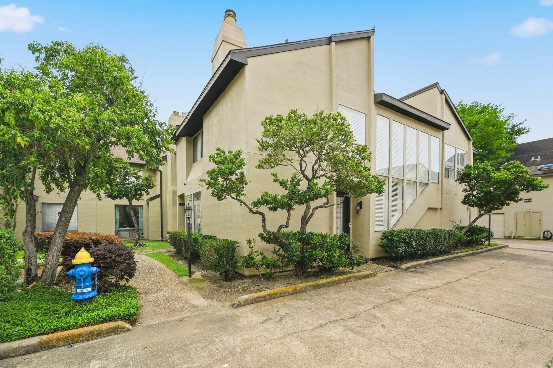 1116 Bering Drive, #25, Houston, TX 77057 Exterior Front