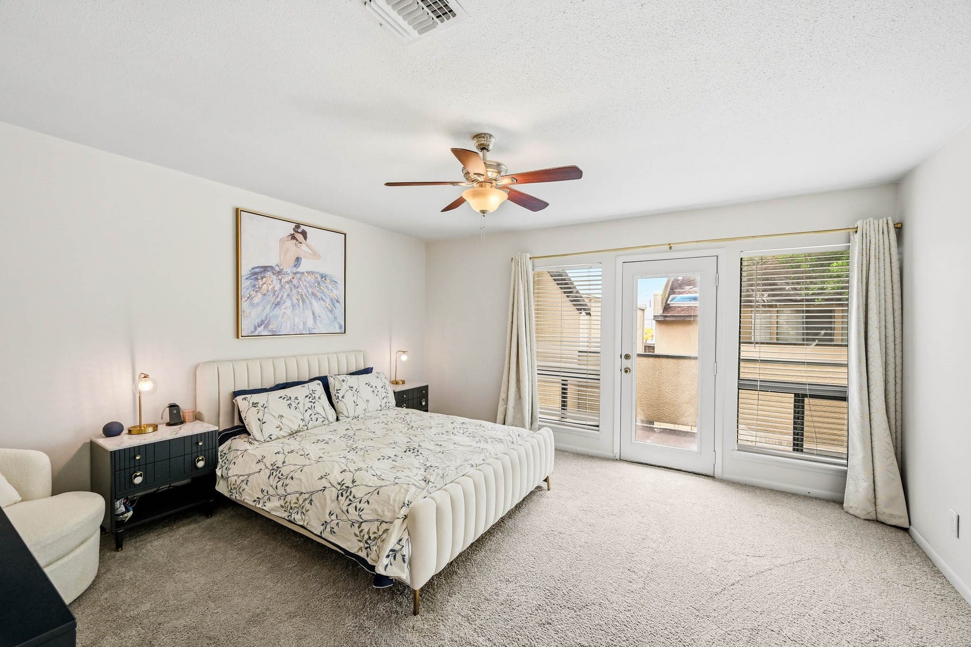 1116 Bering Drive, #25, Houston, TX 77057 Primary Bedroom w Balcony
