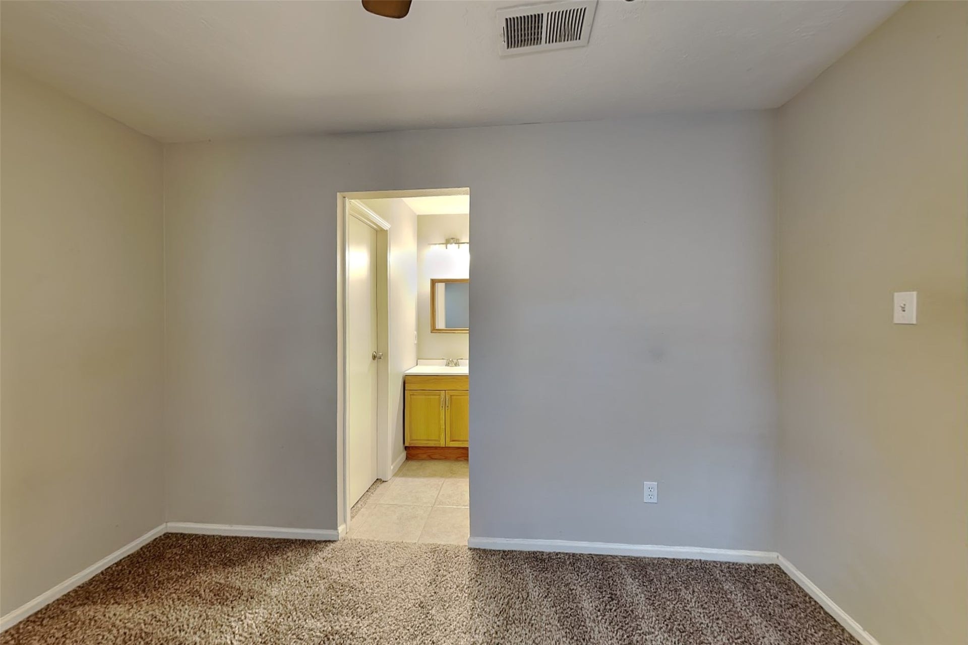 60 S Brookberry Court, The Woodlands, TX 77381 60 S Brookberry Court, The Woodlands, TX 77381