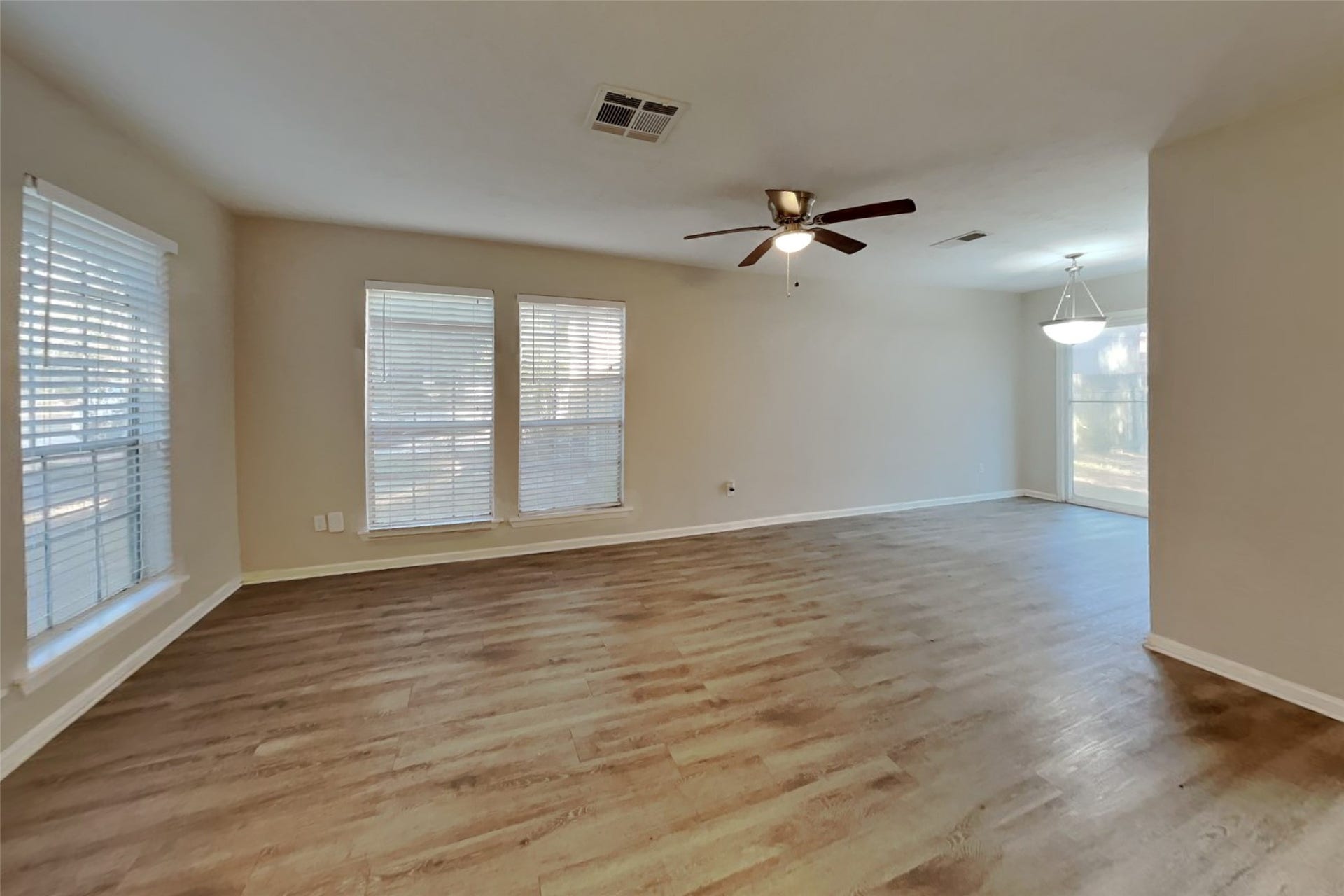 60 S Brookberry Court, The Woodlands, TX 77381 60 S Brookberry Court, The Woodlands, TX 77381