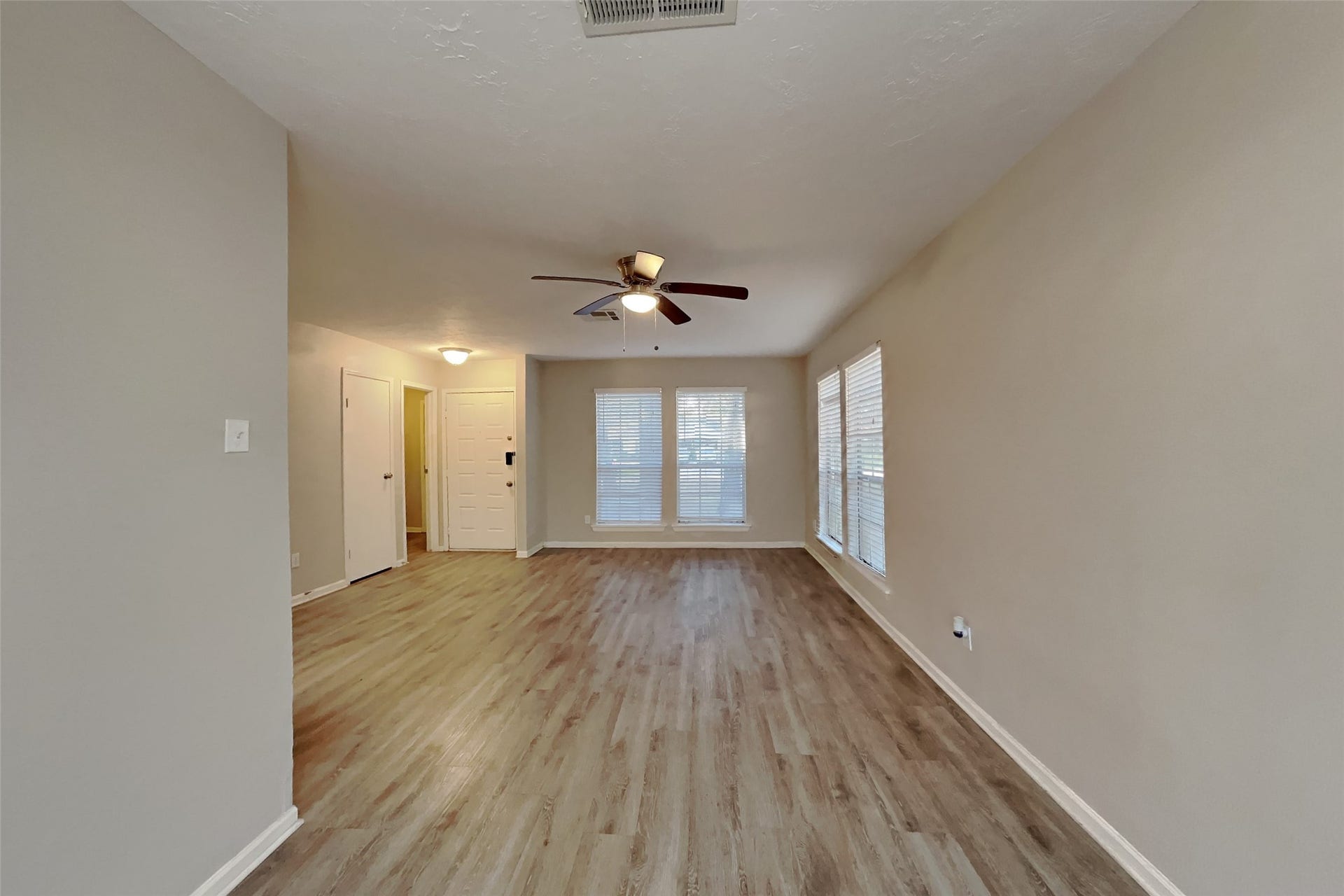 60 S Brookberry Court, The Woodlands, TX 77381 60 S Brookberry Court, The Woodlands, TX 77381