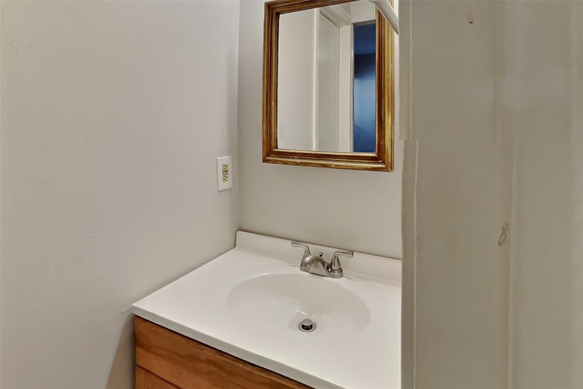 60 S Brookberry Court, The Woodlands, TX 77381 60 S Brookberry Court, The Woodlands, TX 77381