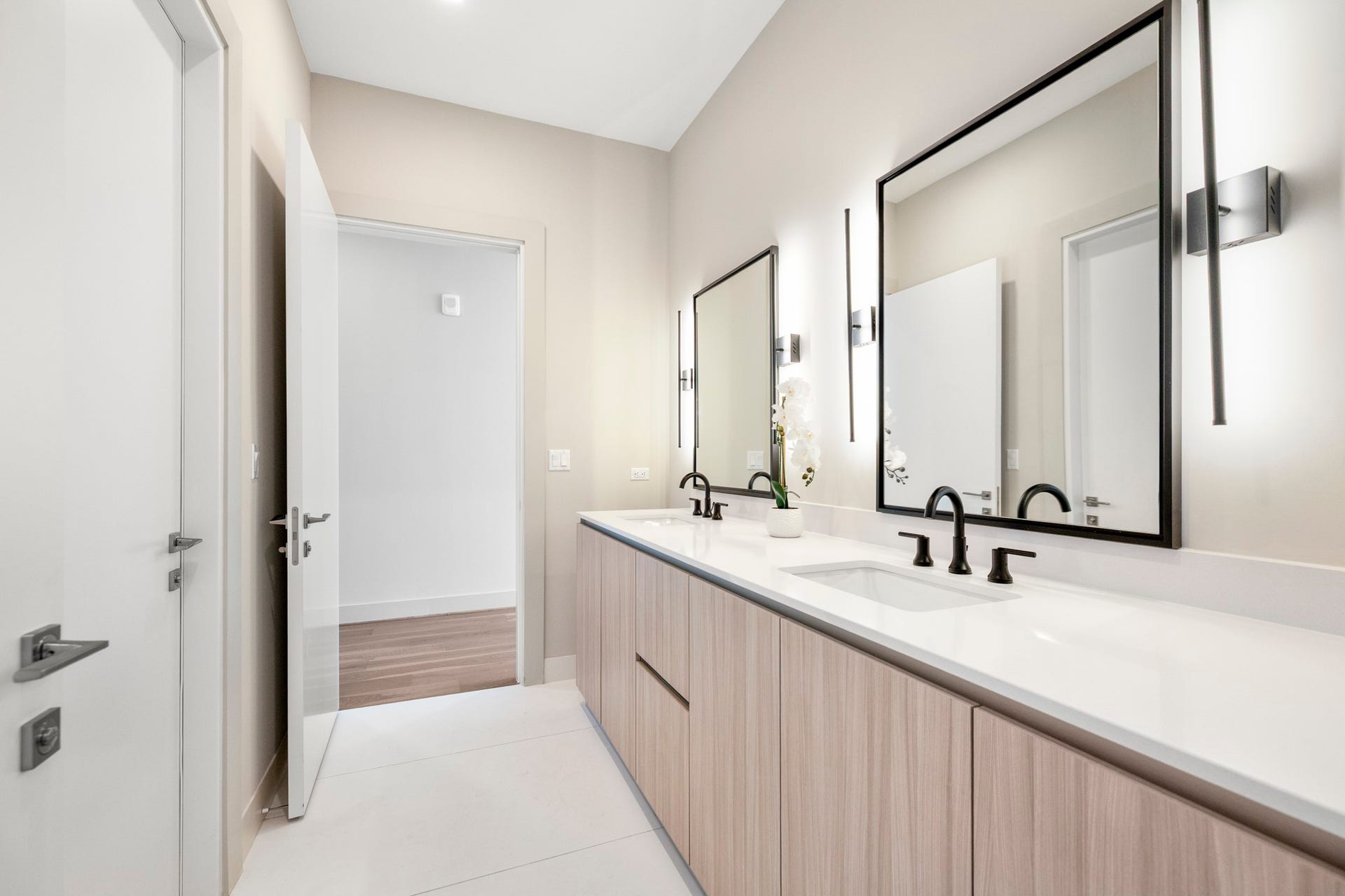 1711 Allen Parkway, #2001, Houston, TX 77019 Bathroom 2
