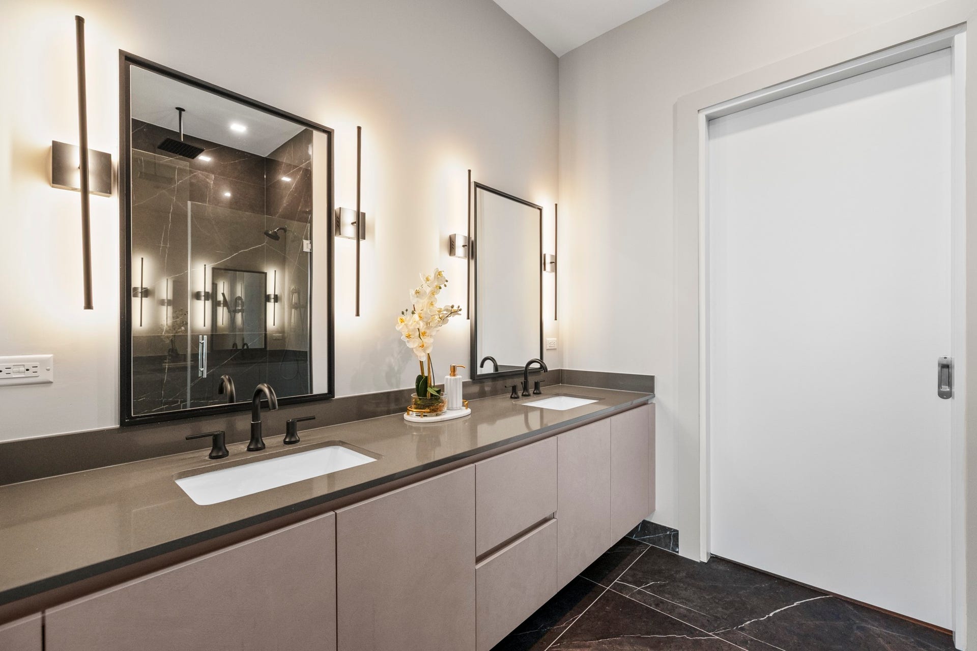 1711 Allen Parkway, #2001, Houston, TX 77019 Primary Bath