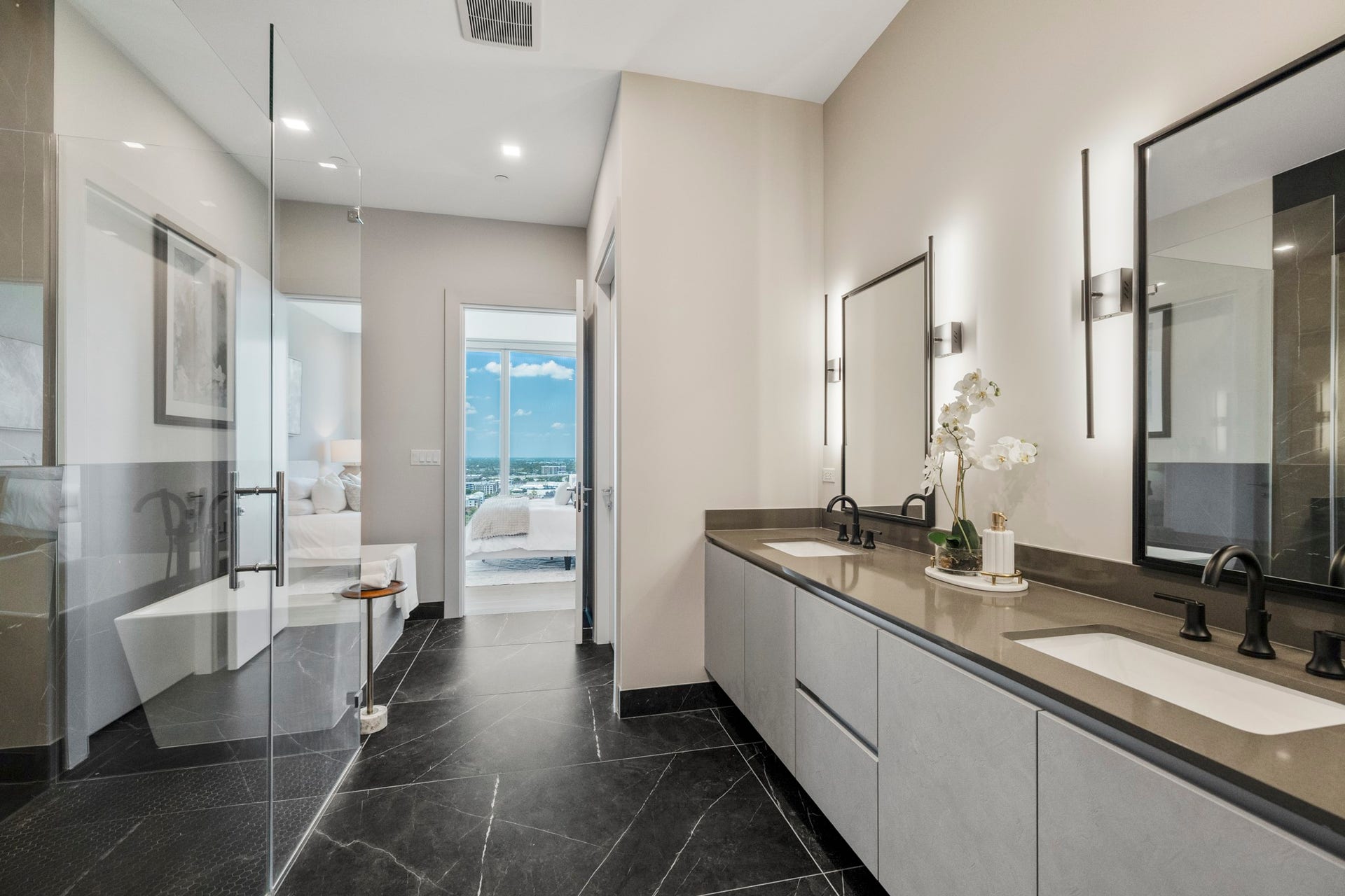 1711 Allen Parkway, #2001, Houston, TX 77019 Primary Bath