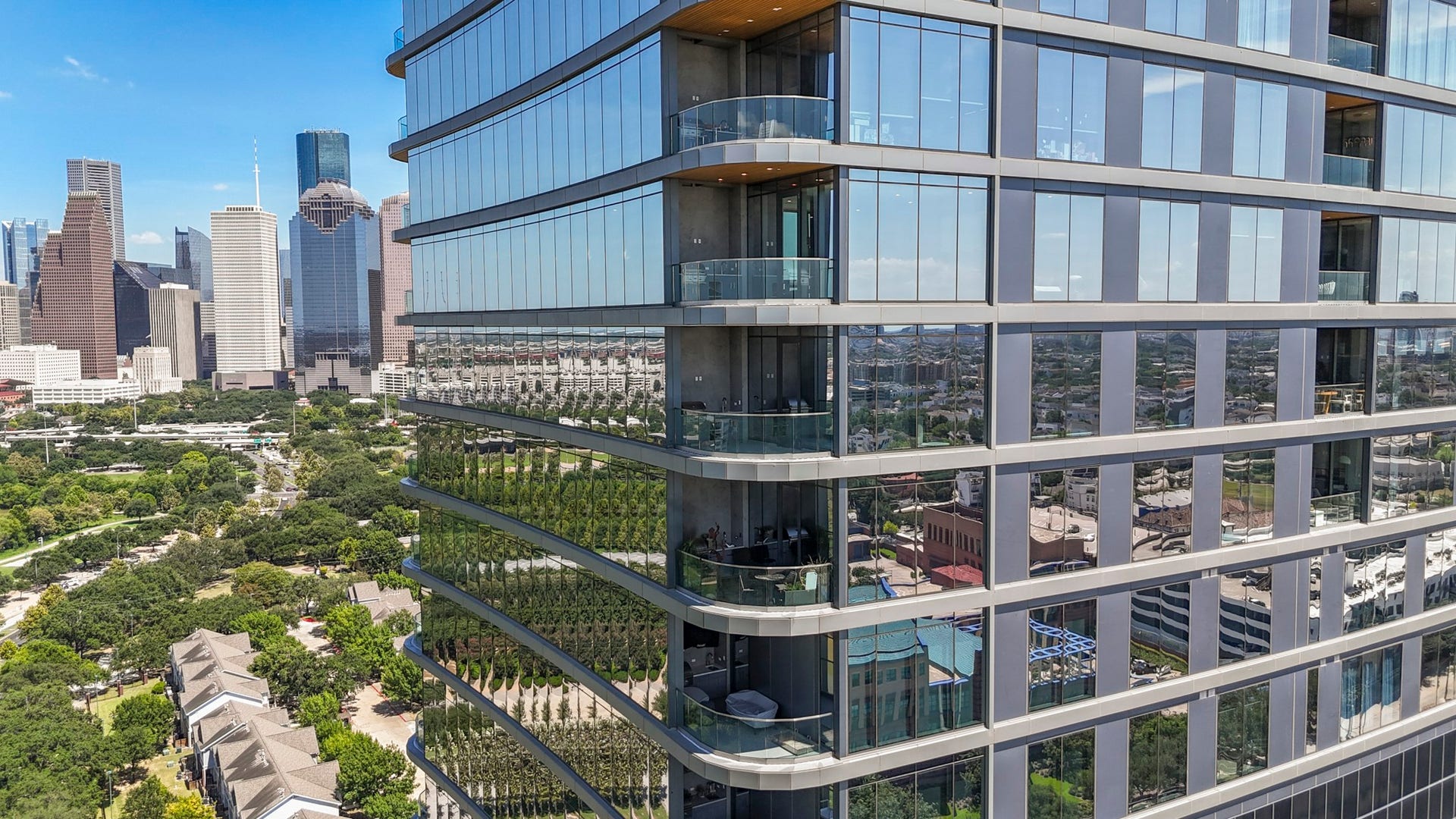 1711 Allen Parkway, #2001, Houston, TX 77019 Aerial View