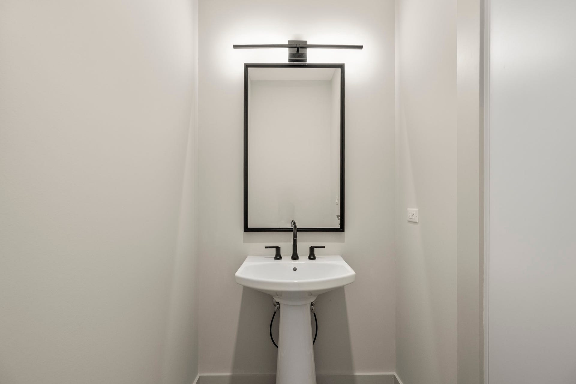 1711 Allen Parkway, #2001, Houston, TX 77019 Half Bath