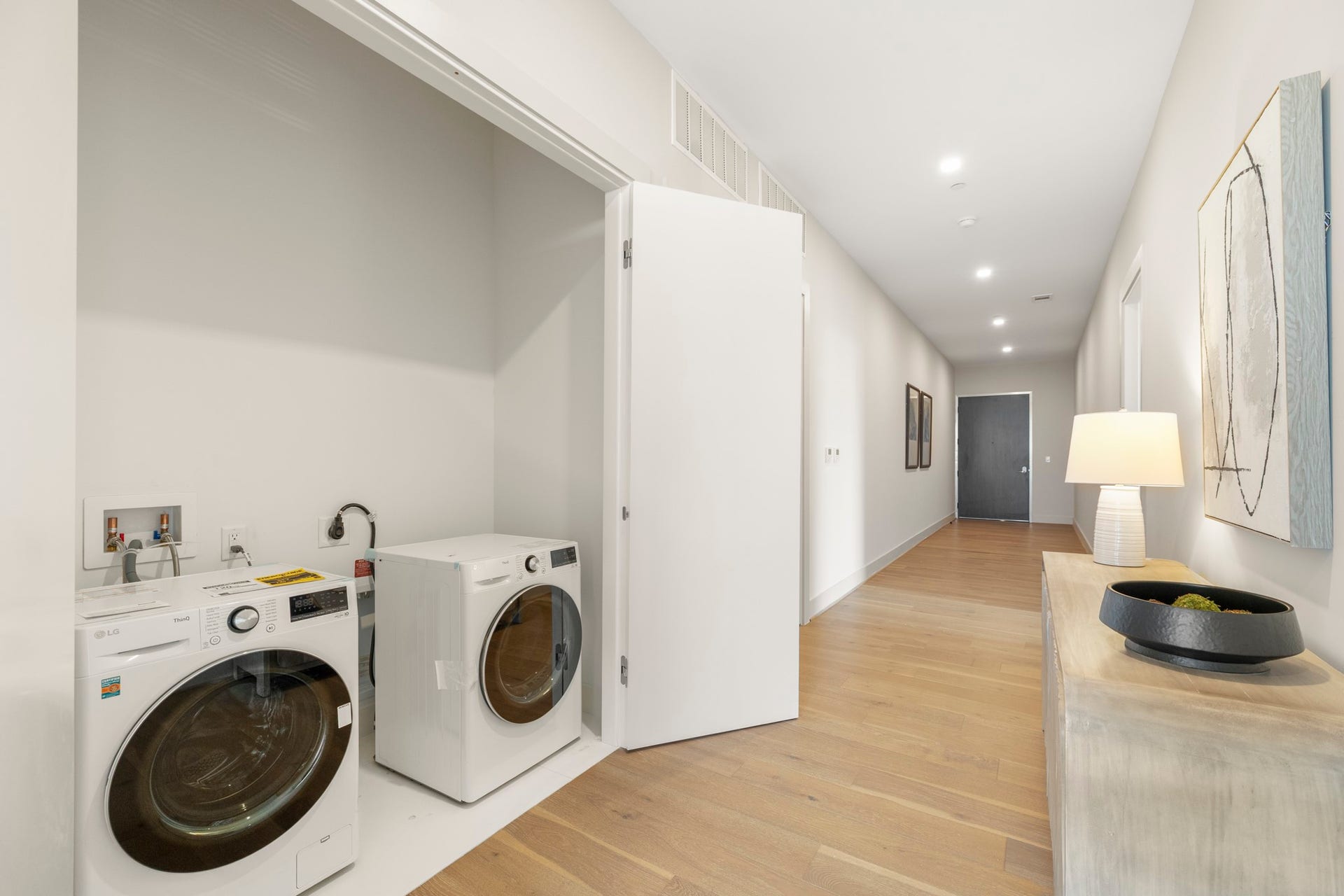 1711 Allen Parkway, #2001, Houston, TX 77019 Laundry