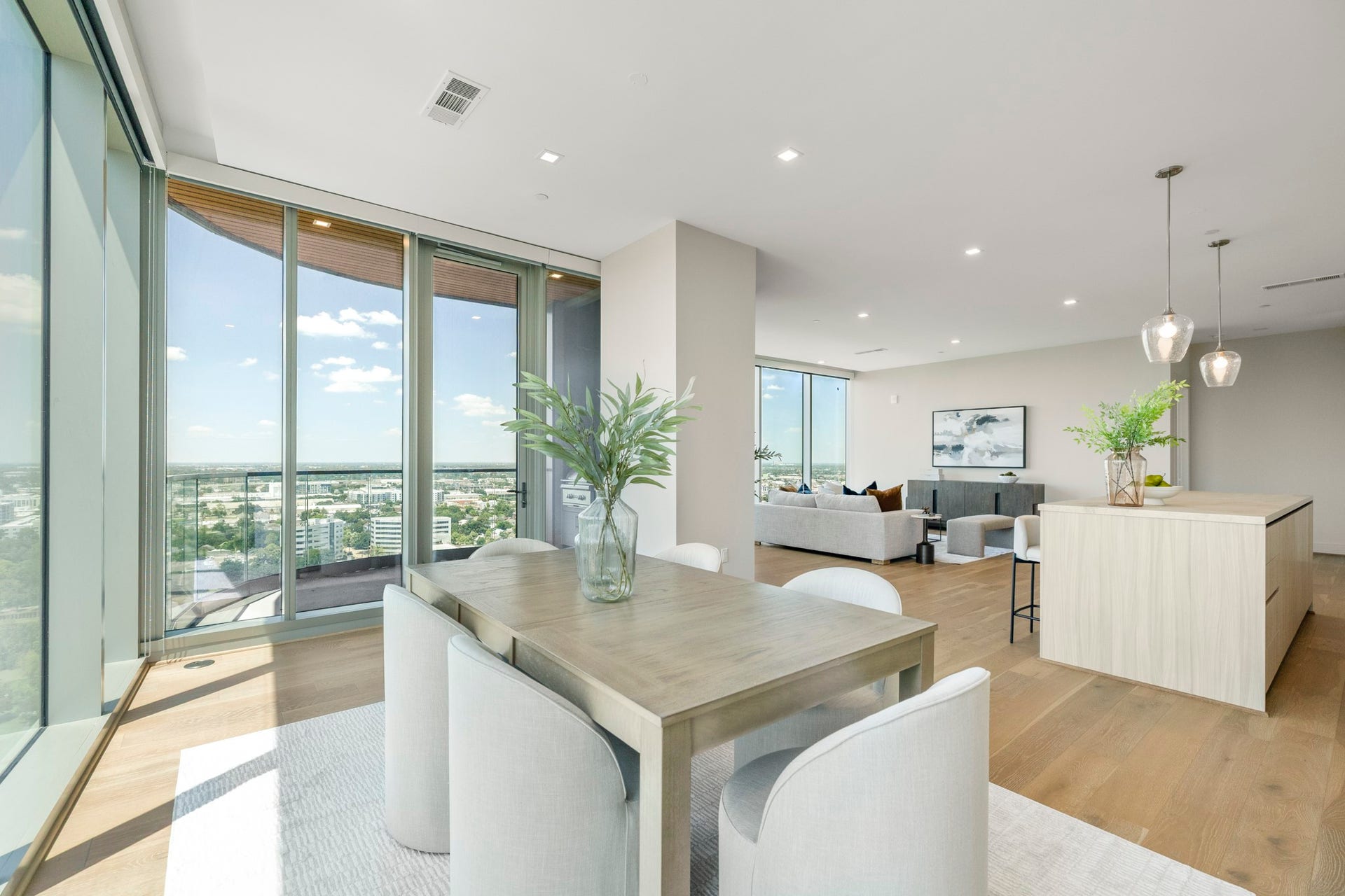 1711 Allen Parkway, #2001, Houston, TX 77019 Dining & Living Room