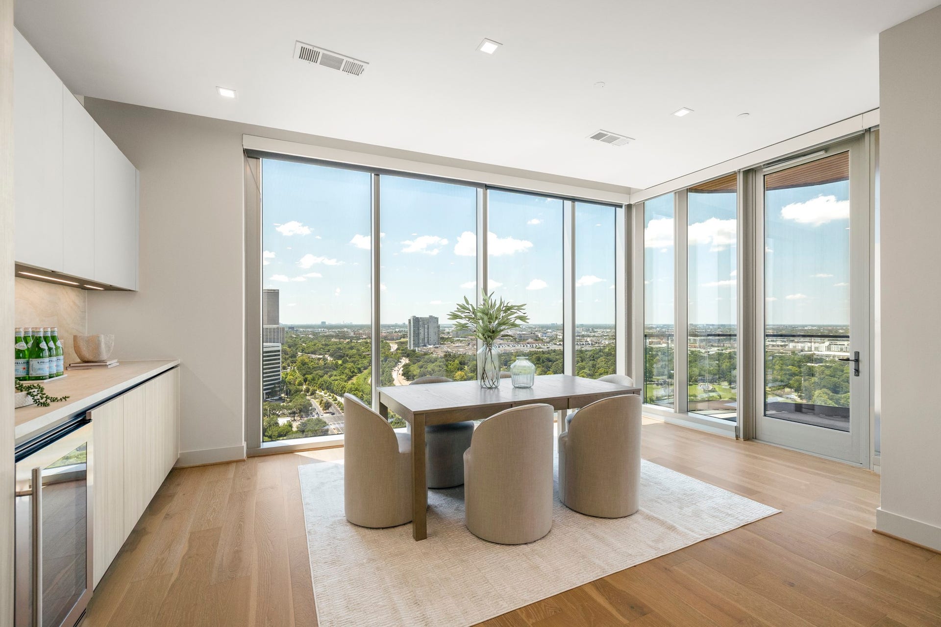 1711 Allen Parkway, #2001, Houston, TX 77019 Dining Area