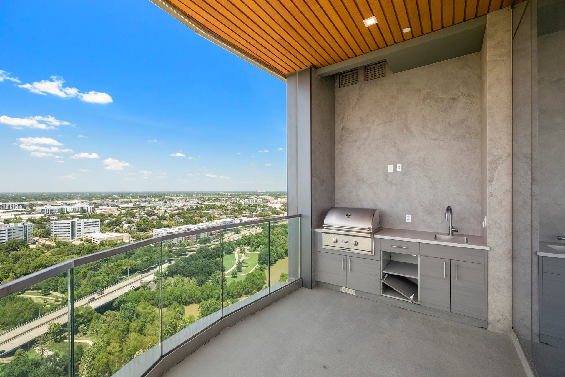 1711 Allen Parkway, #2001, Houston, TX 77019 Covered Patio
