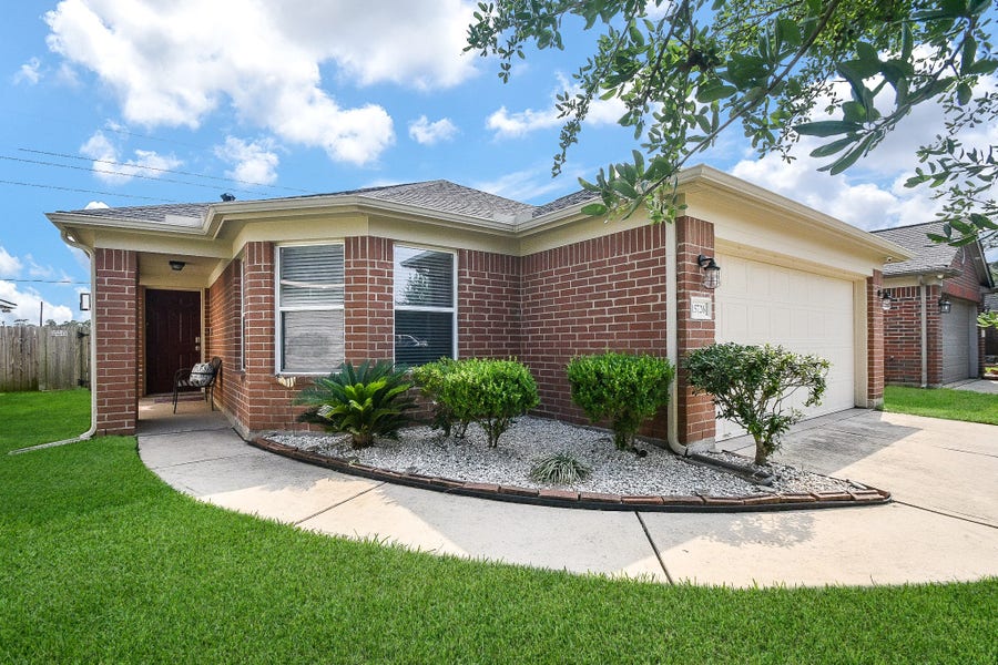 Property photo for 15726 Acorn Clearing Path, Houston, TX