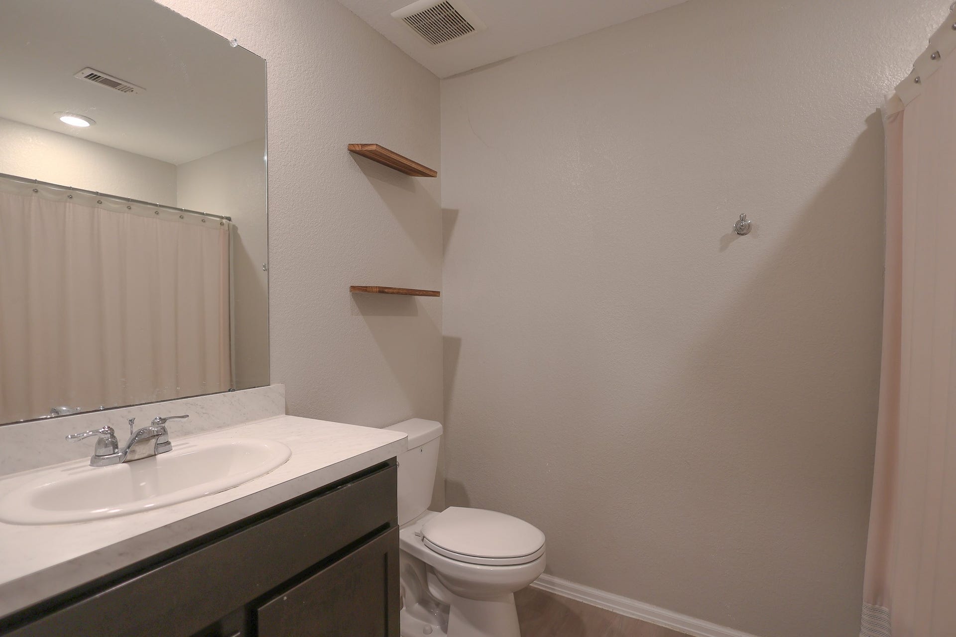 Secondary Full Bathroom