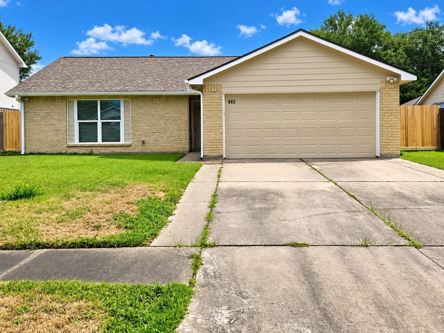 Property photo for 662 Fair Oak Drive, Stafford, TX