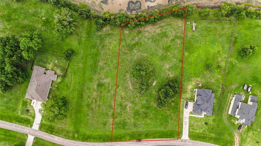 Property photo for 950 Lakeland Circle, Rosharon, TX