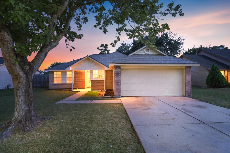 Property photo for 2807 Custer Drive, League City, TX