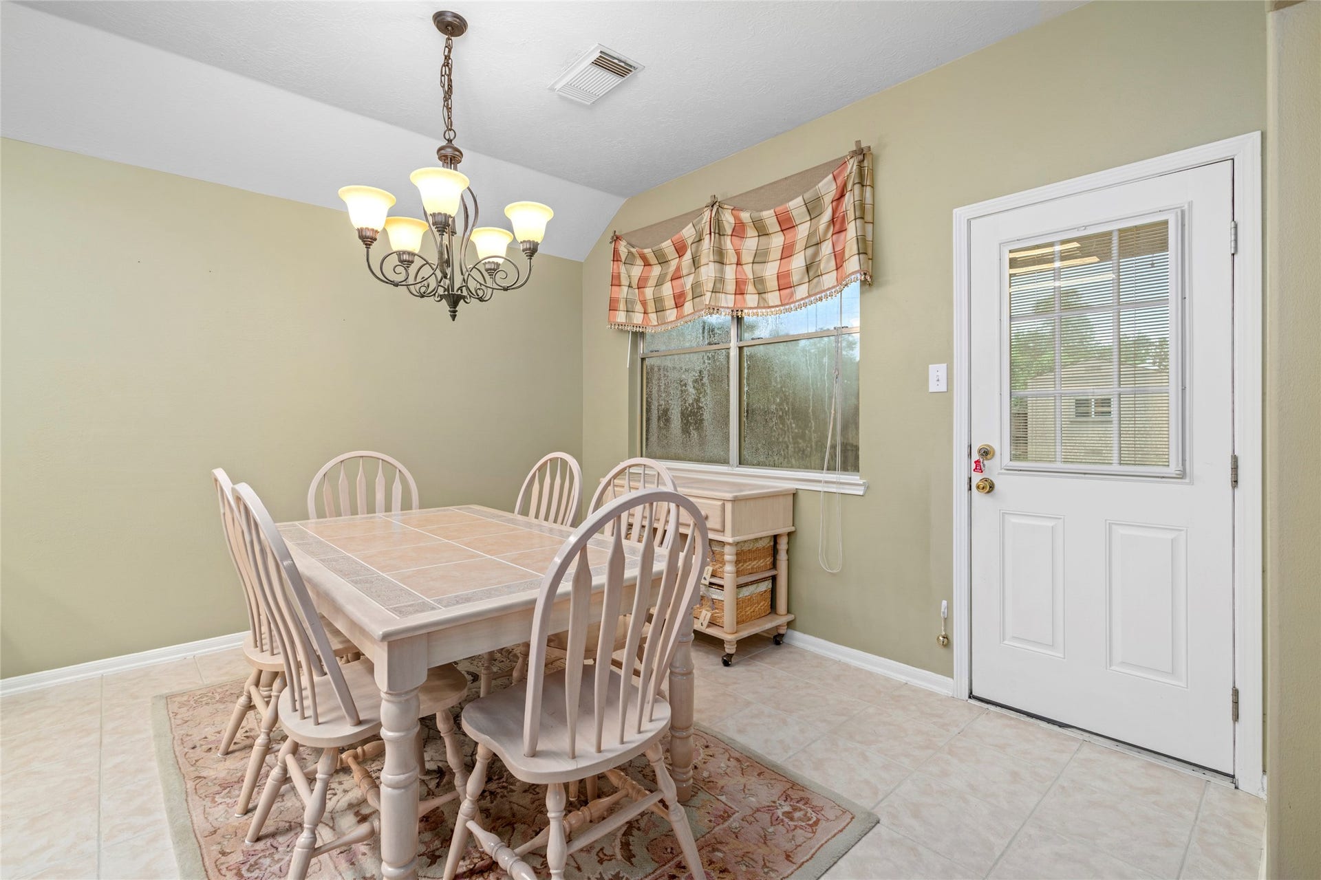 Bright breakfast area positioned beside the kitchen, with a large window bringing in natural light and creating a pleasant everyday dining setting. Its connection to the kitchen makes morning routines and casual family meals especially convenient.