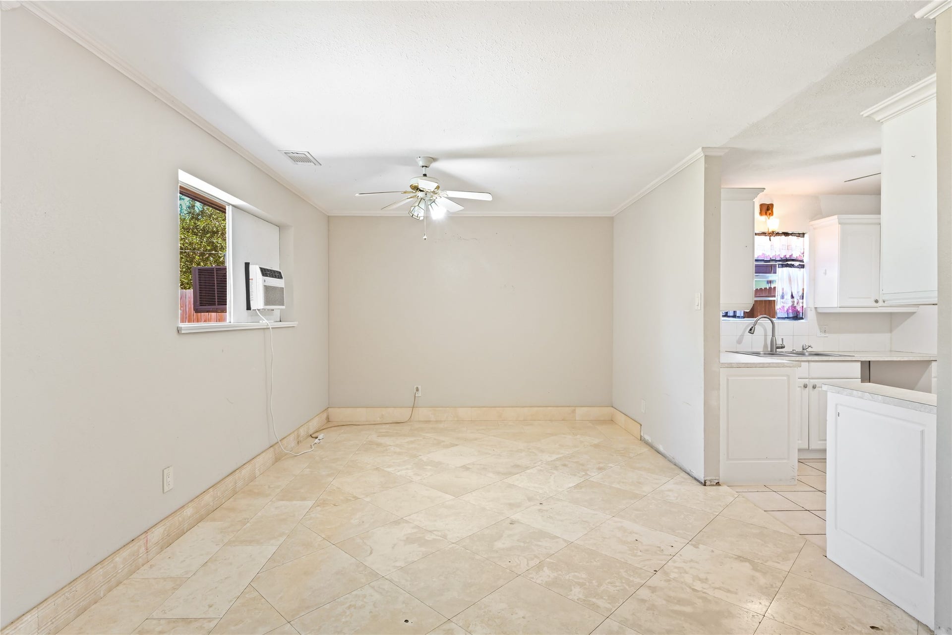 4811 25th Street, Dickinson, TX 77539 4811 25th Street, Dickinson, TX 77539