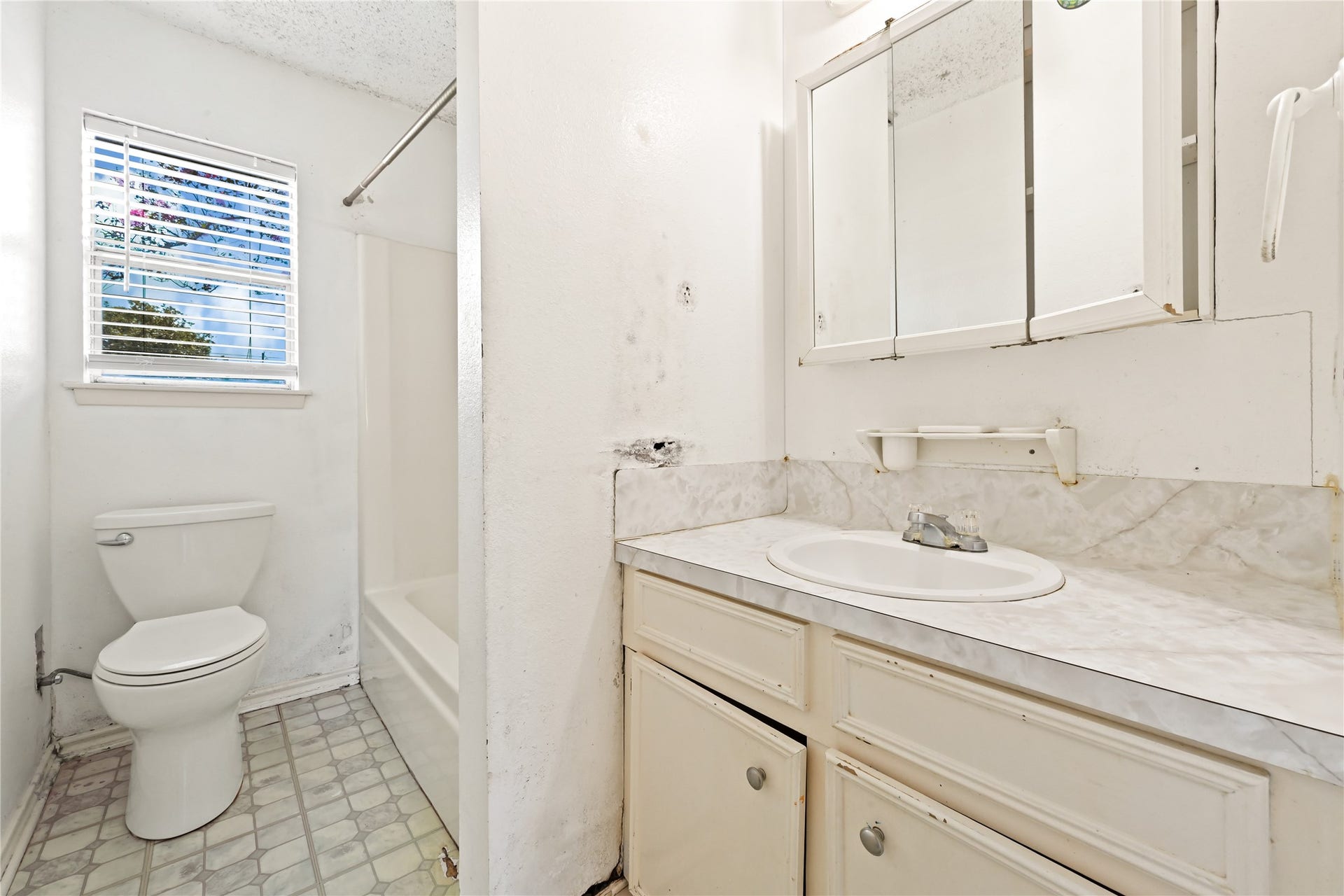 4811 25th Street, Dickinson, TX 77539 4811 25th Street, Dickinson, TX 77539