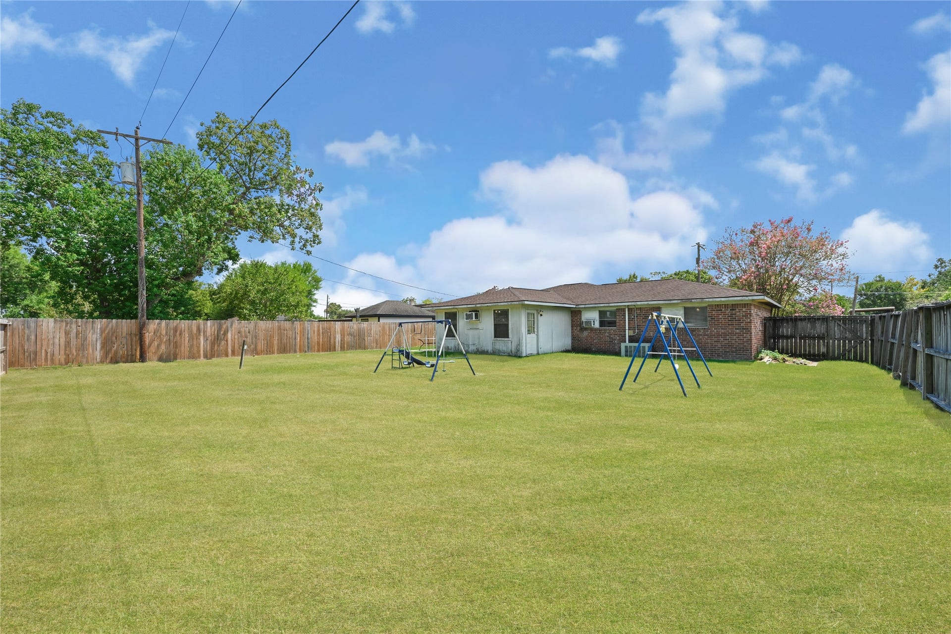 4811 25th Street, Dickinson, TX 77539 4811 25th Street, Dickinson, TX 77539