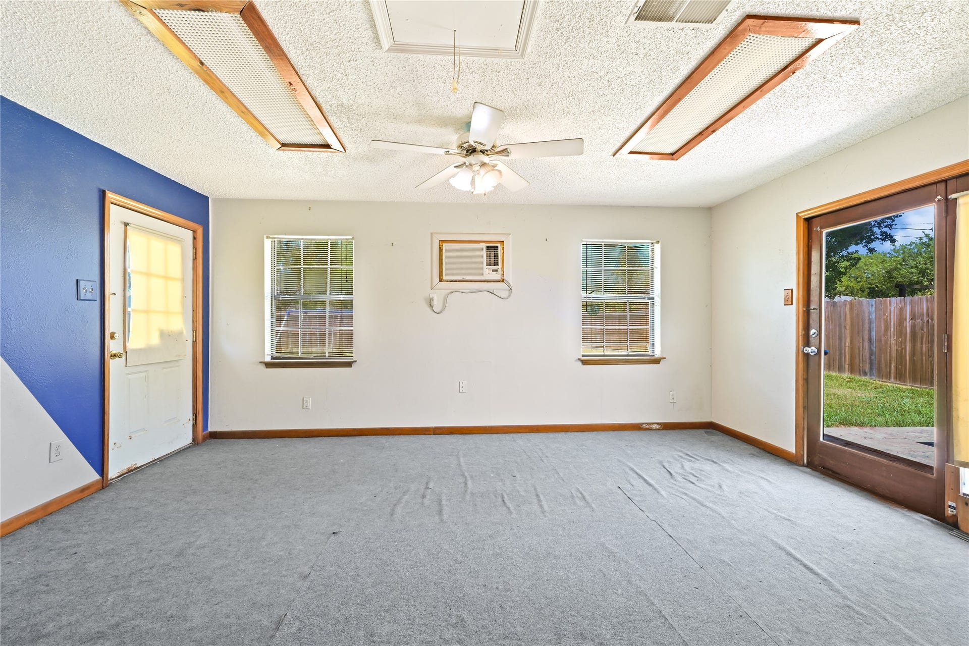 4811 25th Street, Dickinson, TX 77539 4811 25th Street, Dickinson, TX 77539