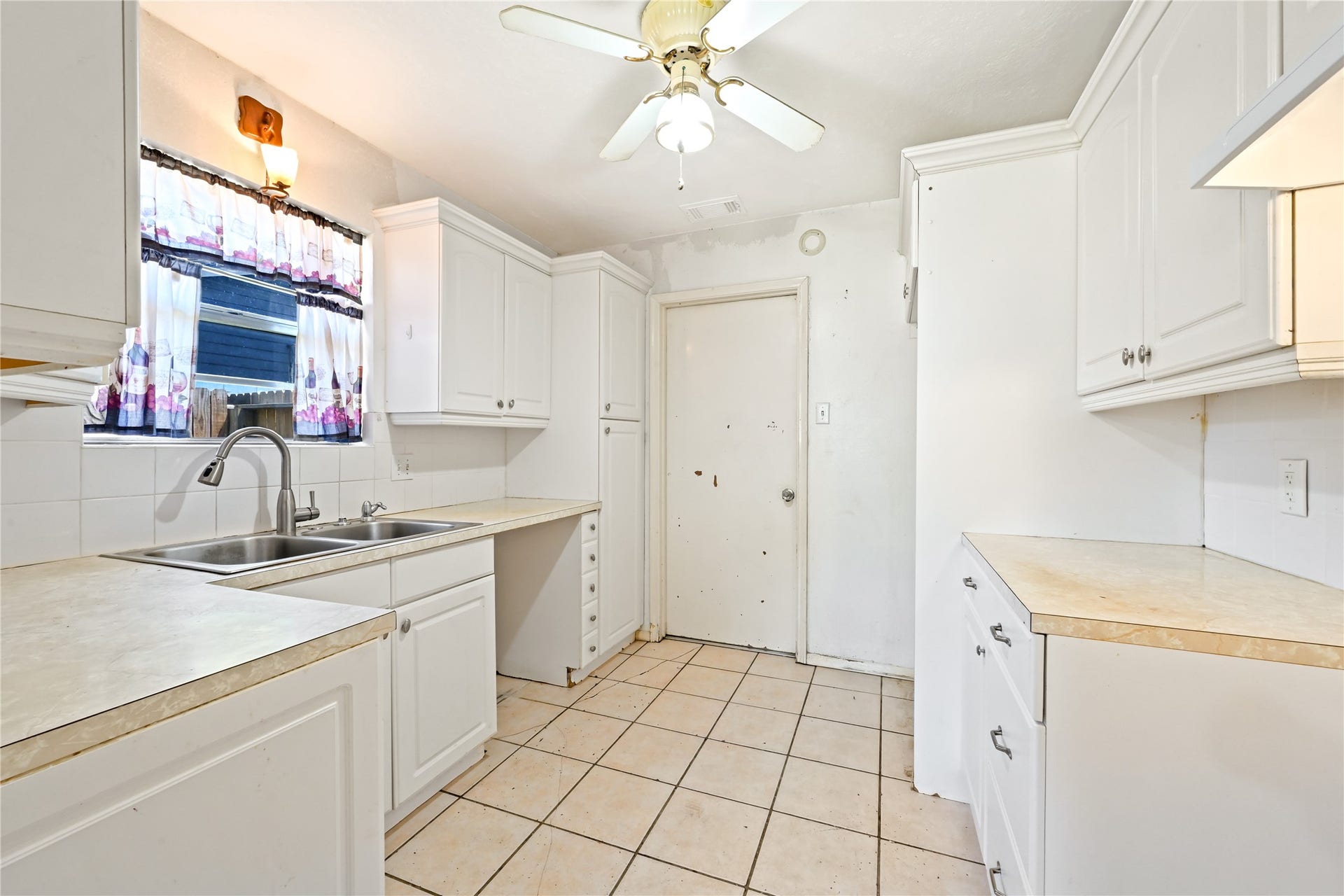 4811 25th Street, Dickinson, TX 77539 4811 25th Street, Dickinson, TX 77539