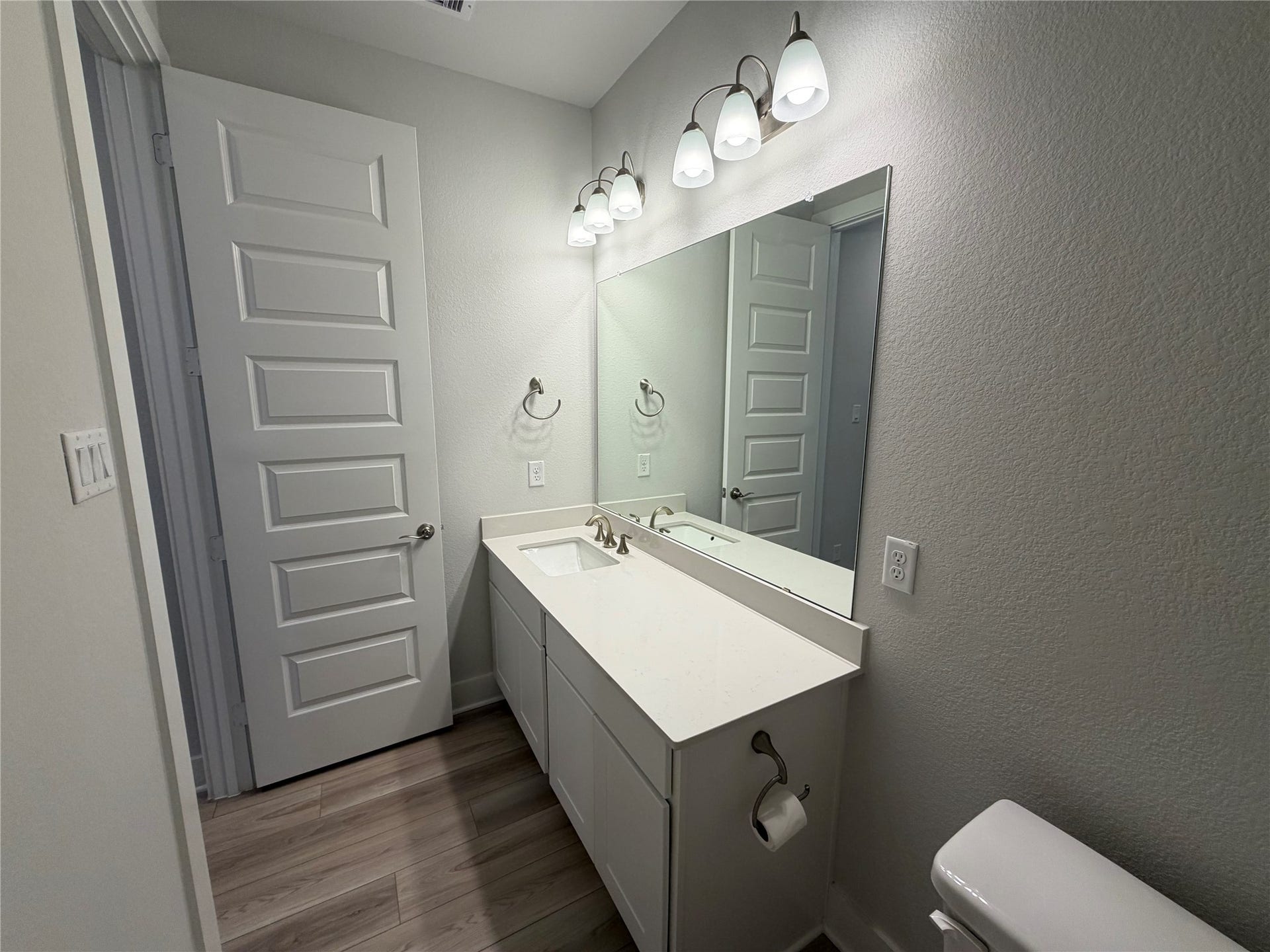 3306 Salton Sea Drive, Texas City, TX 77568 Full Bathroom