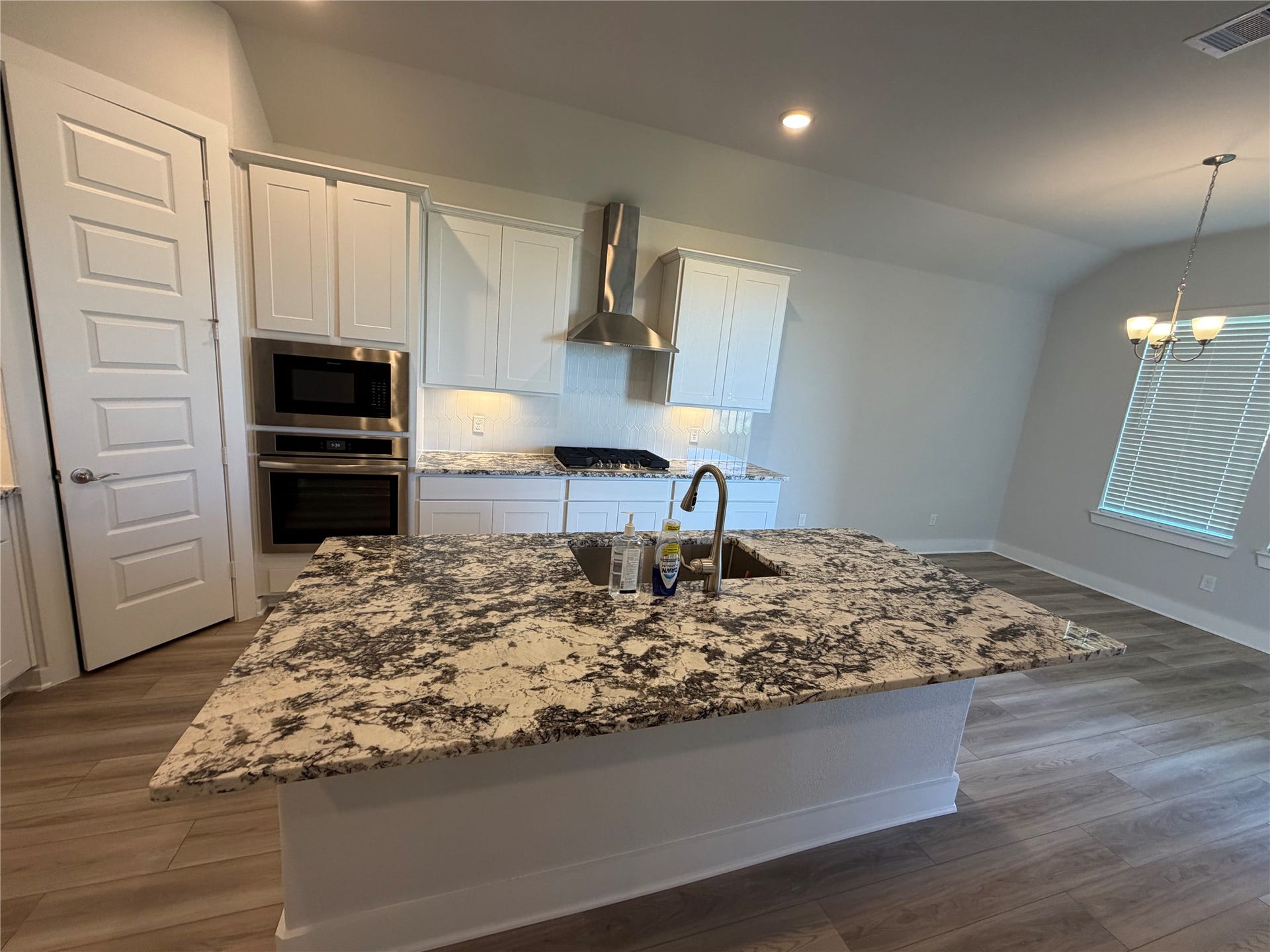 3306 Salton Sea Drive, Texas City, TX 77568 Kitchen