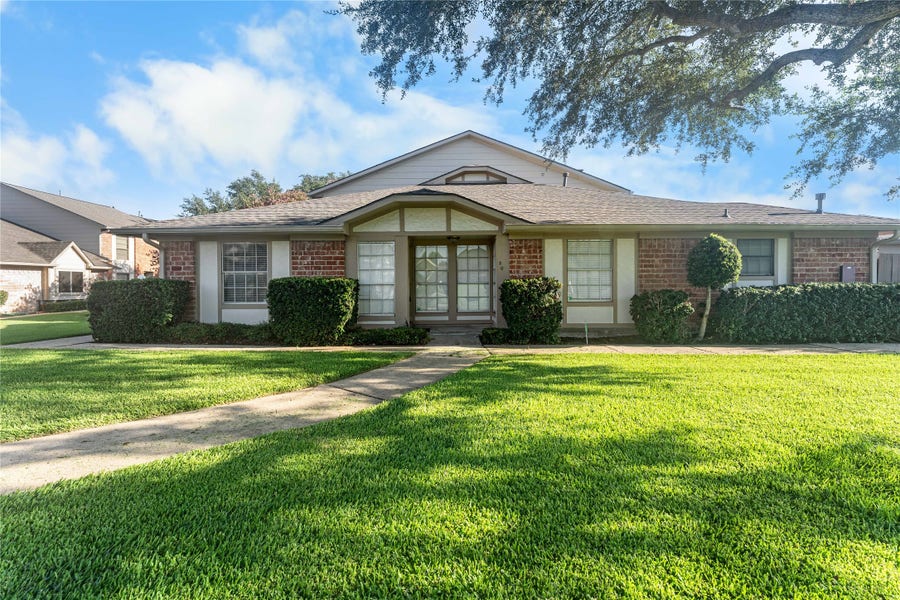 Property photo for 20 Baron Lane, Missouri City, TX