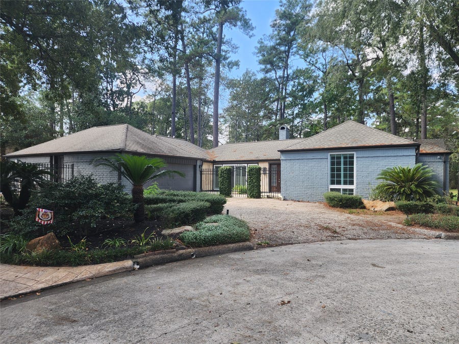 Property photo for 3102 Breezy Pines Court, Houston, TX