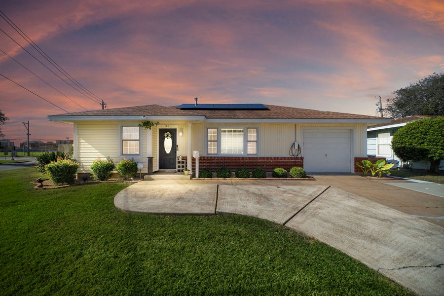 Property photo for 28 Manor Way, Galveston, TX