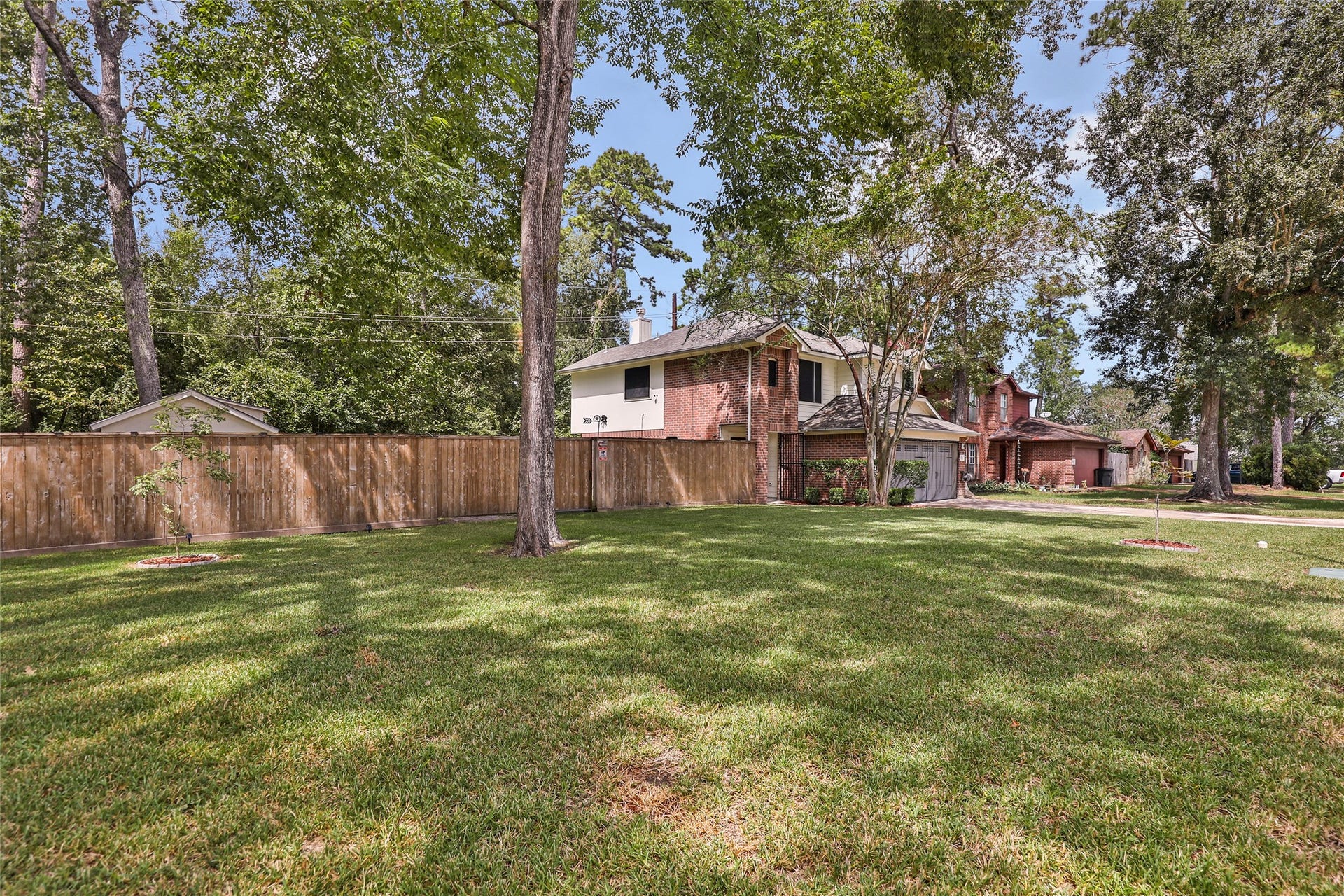 17703 Typhoon Way, Crosby, TX 77532