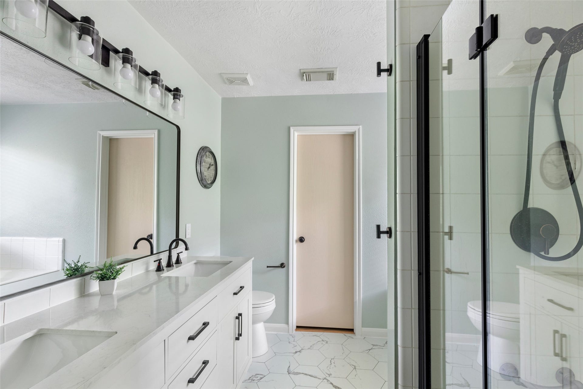 17703 Typhoon Way, Crosby, TX 77532