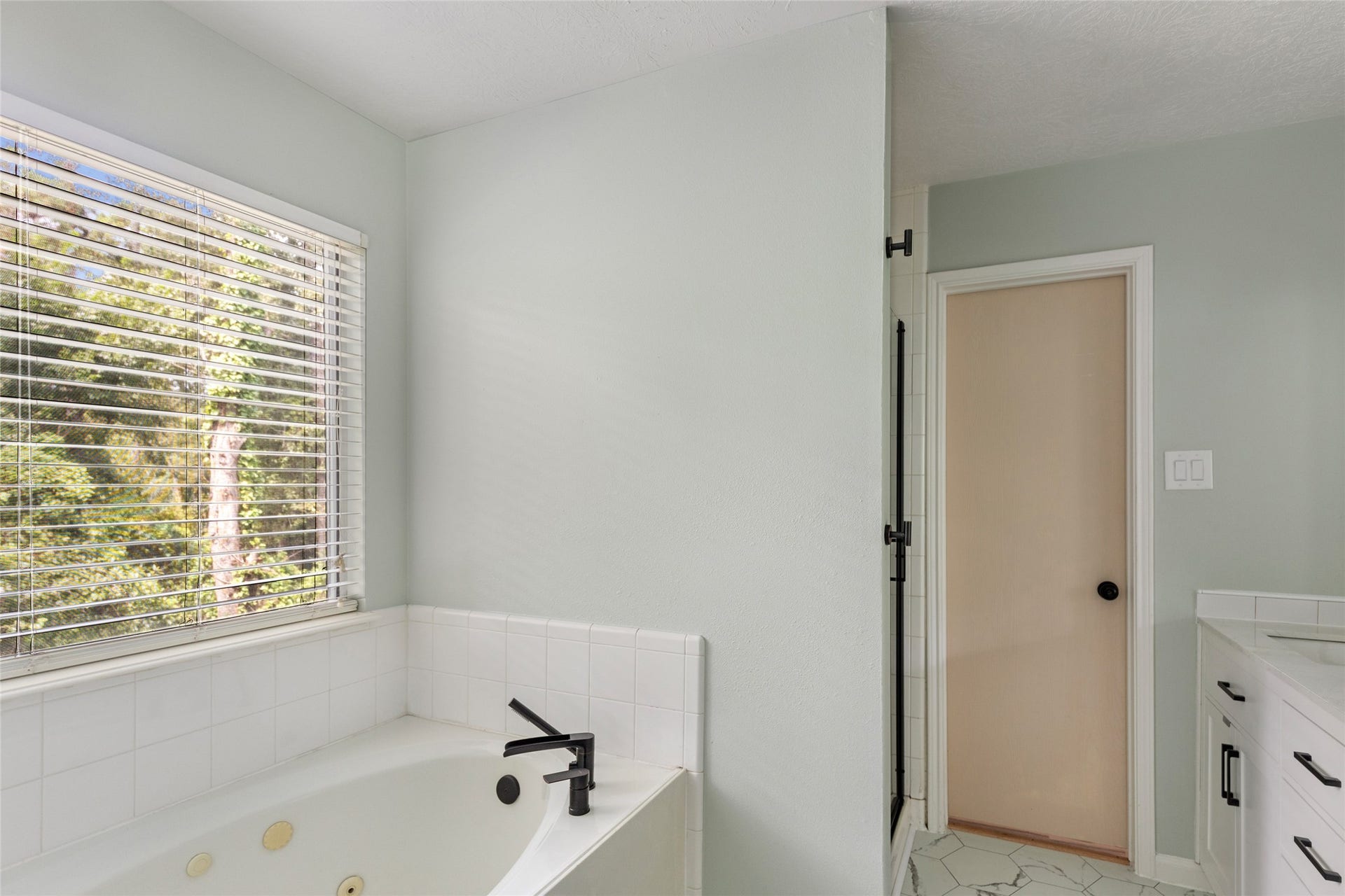 17703 Typhoon Way, Crosby, TX 77532