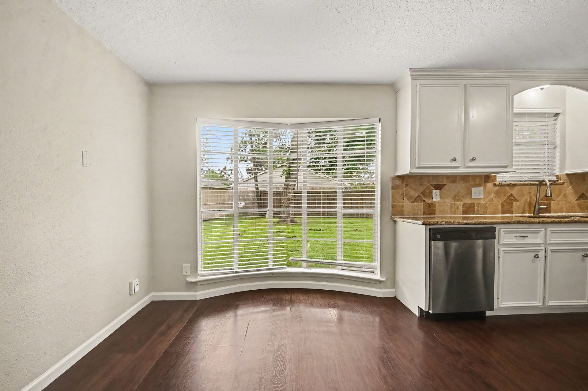 300 Castlelake Drive, Friendswood, TX 77546 300 Castlelake Drive, Friendswood, TX 77546
