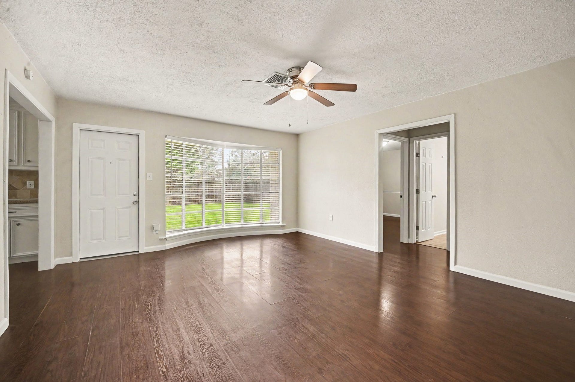 300 Castlelake Drive, Friendswood, TX 77546 300 Castlelake Drive, Friendswood, TX 77546