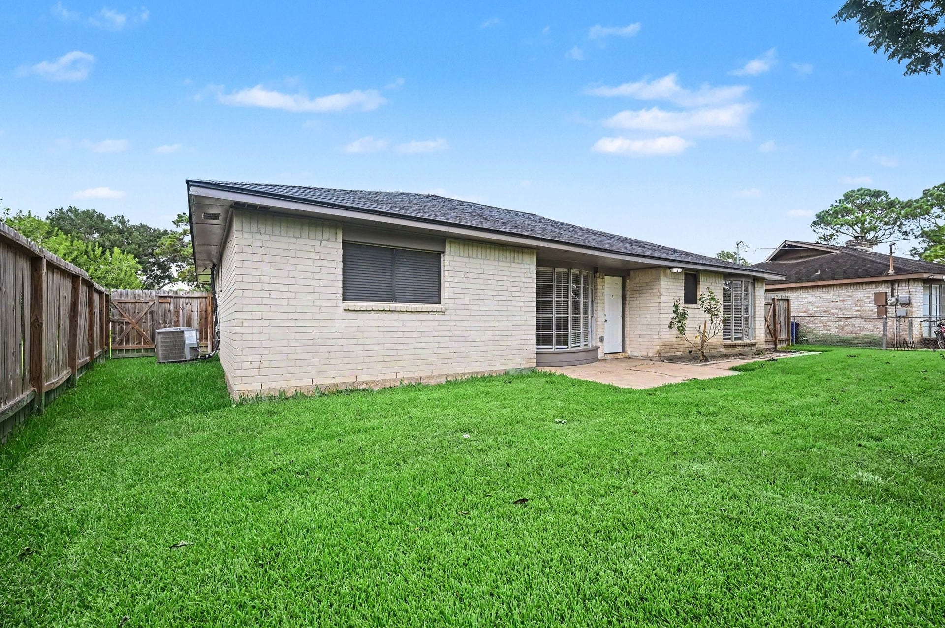 300 Castlelake Drive, Friendswood, TX 77546 300 Castlelake Drive, Friendswood, TX 77546