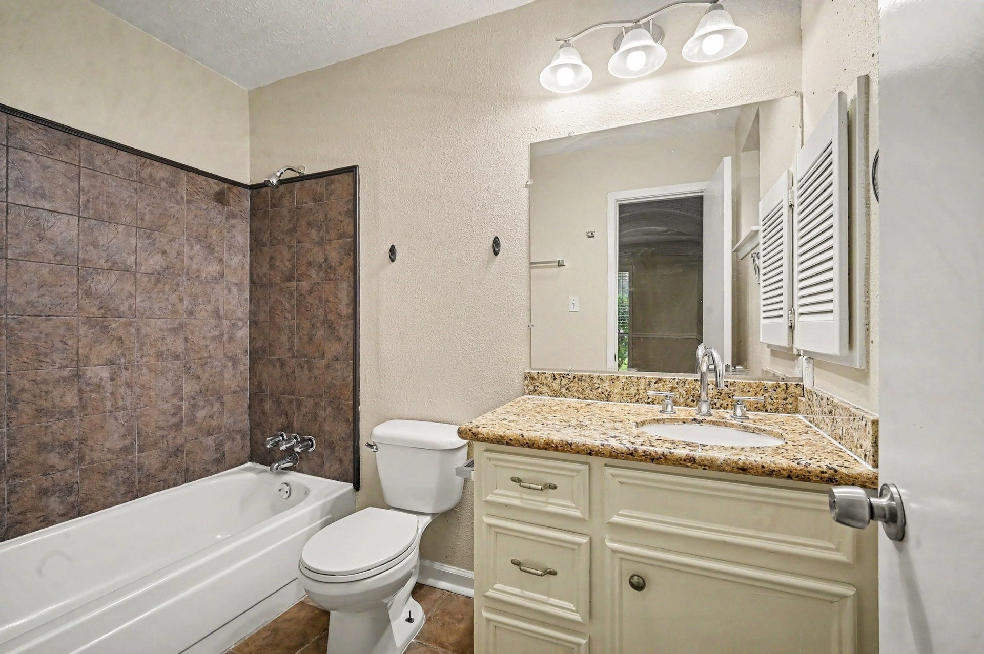 300 Castlelake Drive, Friendswood, TX 77546 300 Castlelake Drive, Friendswood, TX 77546